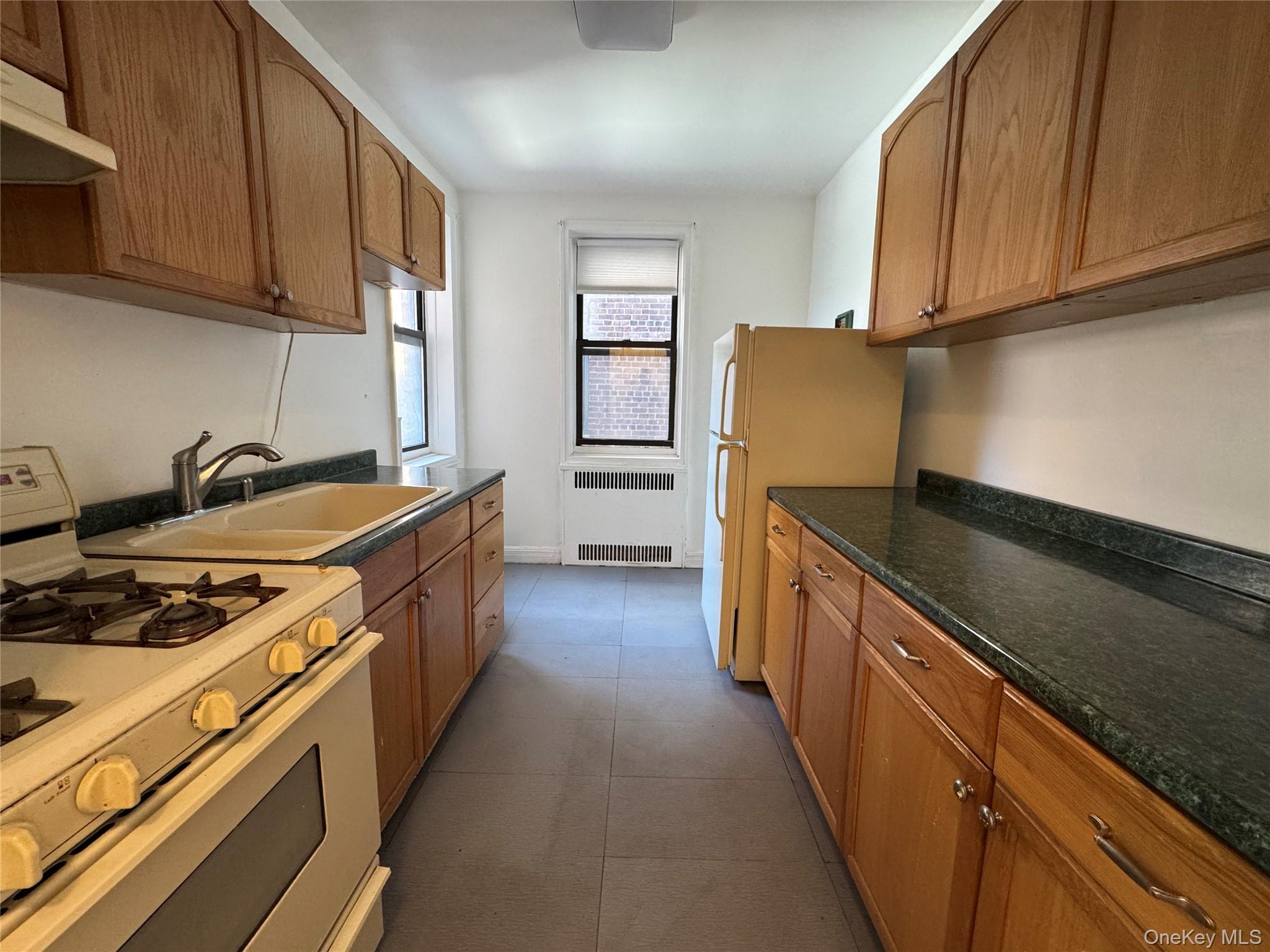 #7 photo, 69-40 yellowstone blvd, クイーンズ区 Forest Hills , NY 11375