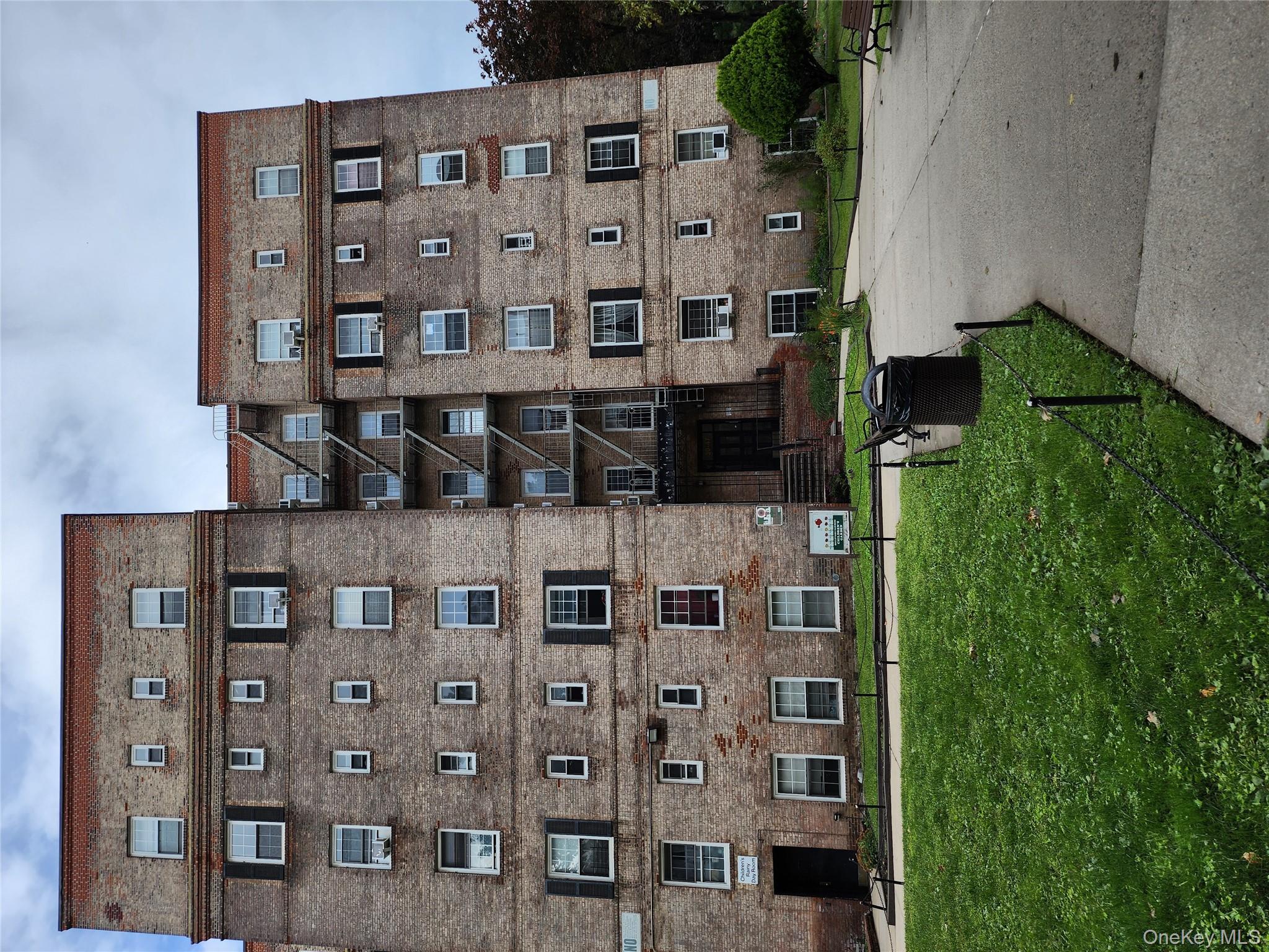 #1 photo, 30-47 Hobart Street, クイーンズ区 Woodside , NY 11377