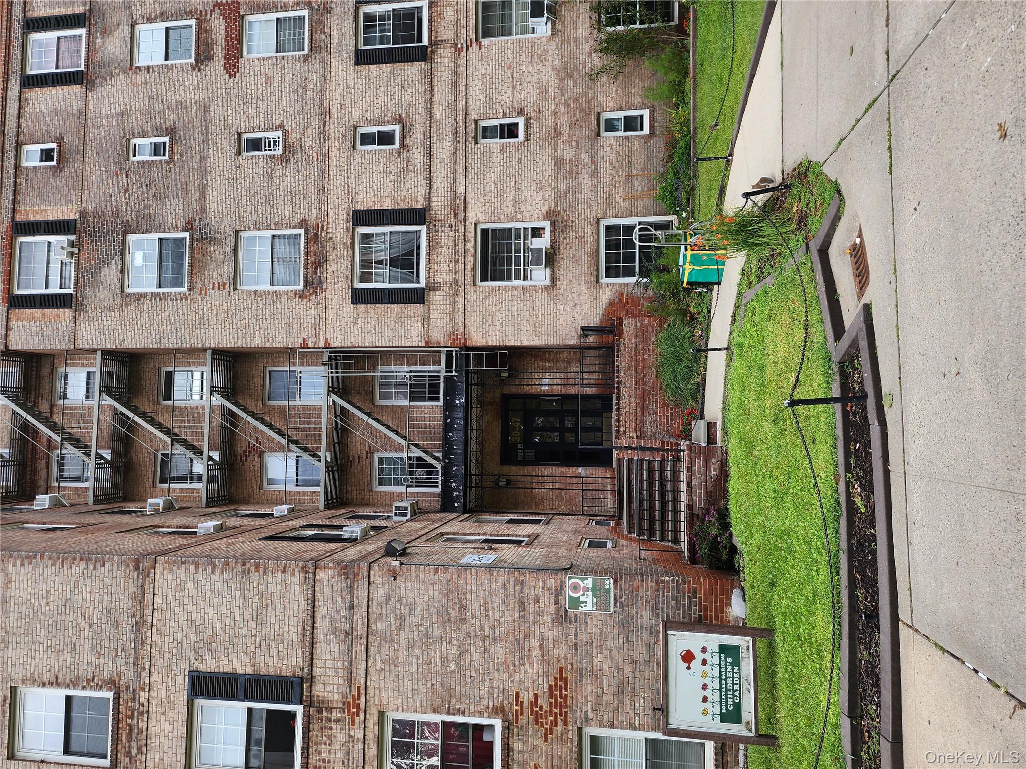 #2 photo, 30-47 Hobart Street, クイーンズ区 Woodside , NY 11377