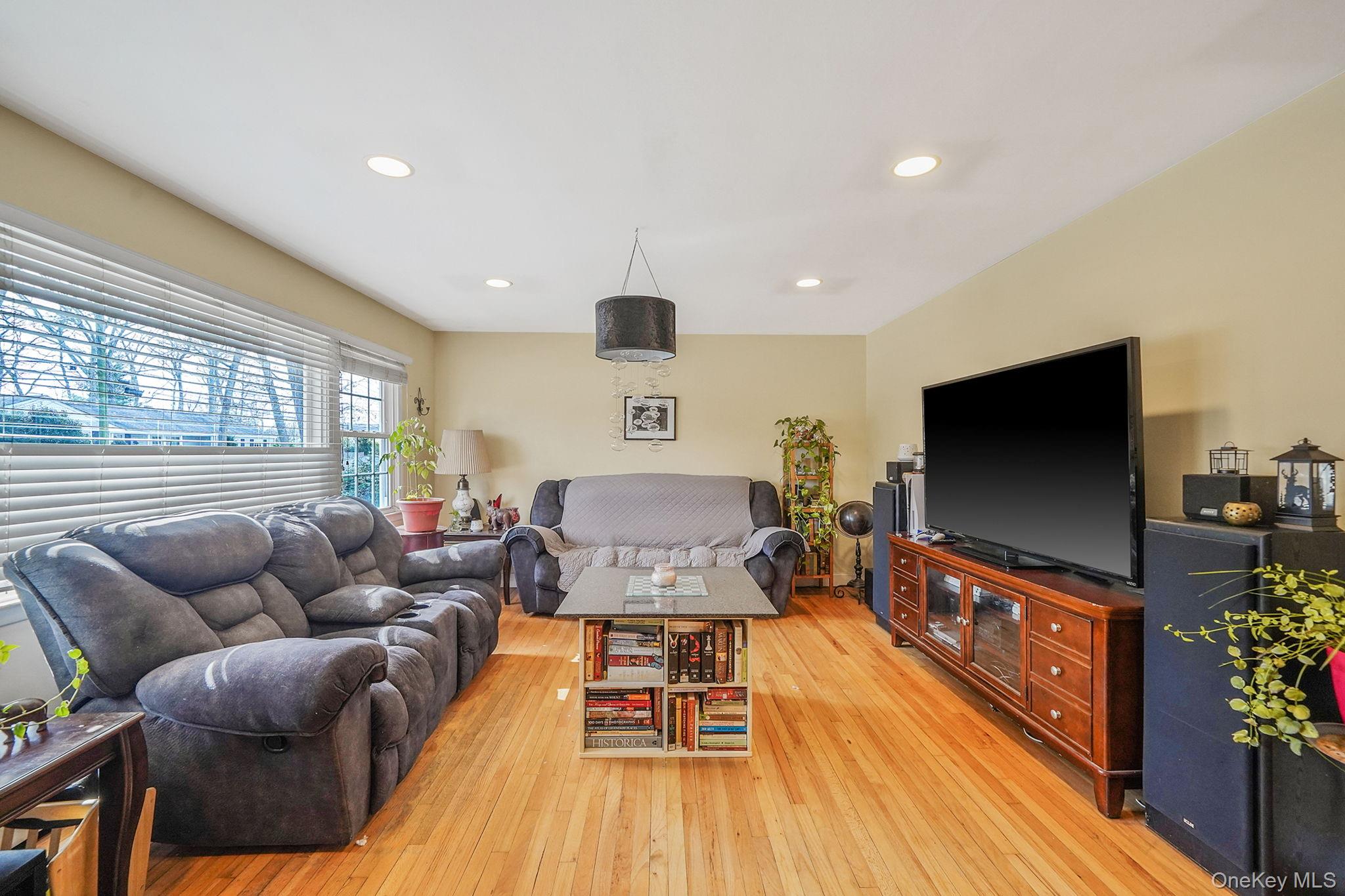 #3 photo, 33 High Street, サフォーク郡 Lake Ronkonkoma , NY 11779