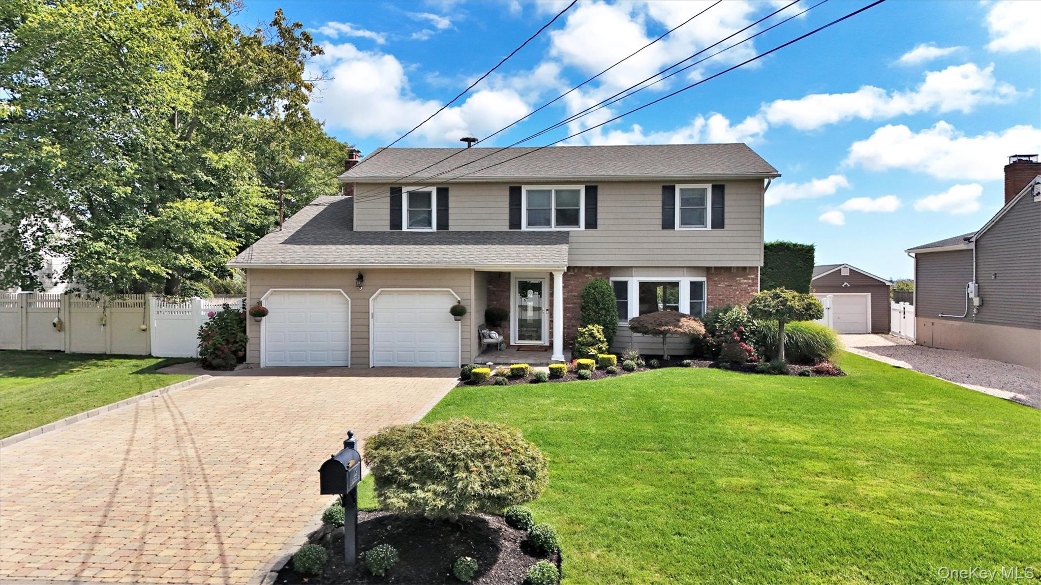 #1 photo, 209 Bellevue Road, Oakdale , NY 11769