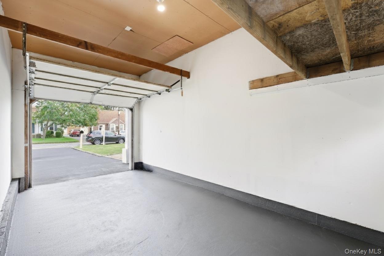 #16 photo, 27 E Neck Court, サフォーク郡 West Babylon , NY 11704