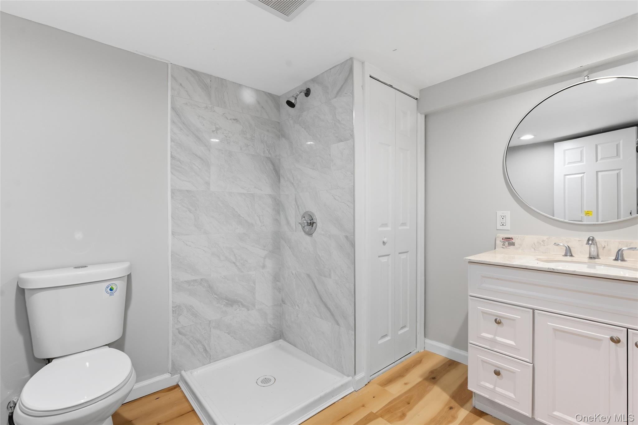 #19 photo, 27 E Neck Court, サフォーク郡 West Babylon , NY 11704