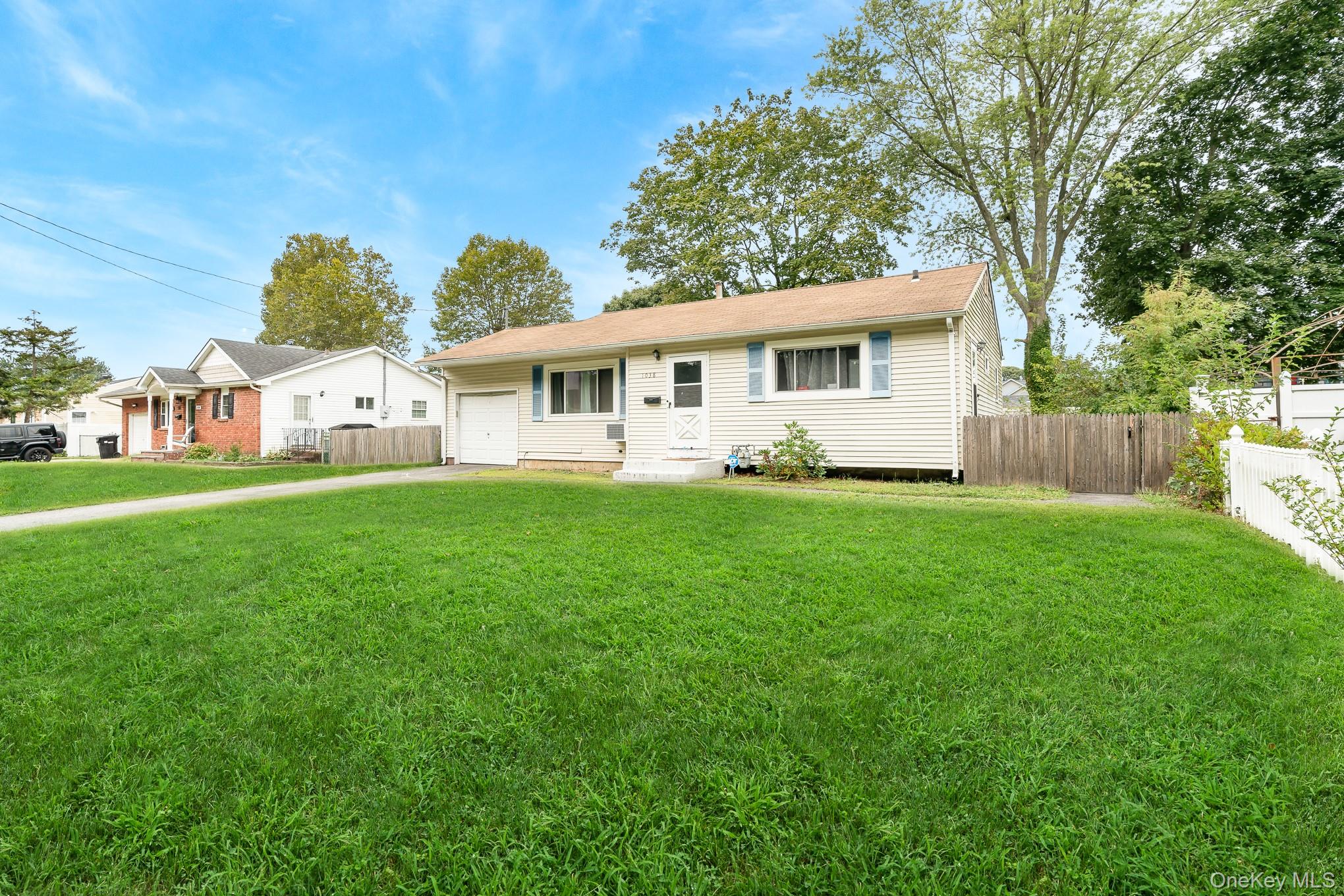 #3 photo, 1038 Manor Lane, サフォーク郡 Bay Shore , NY 11706