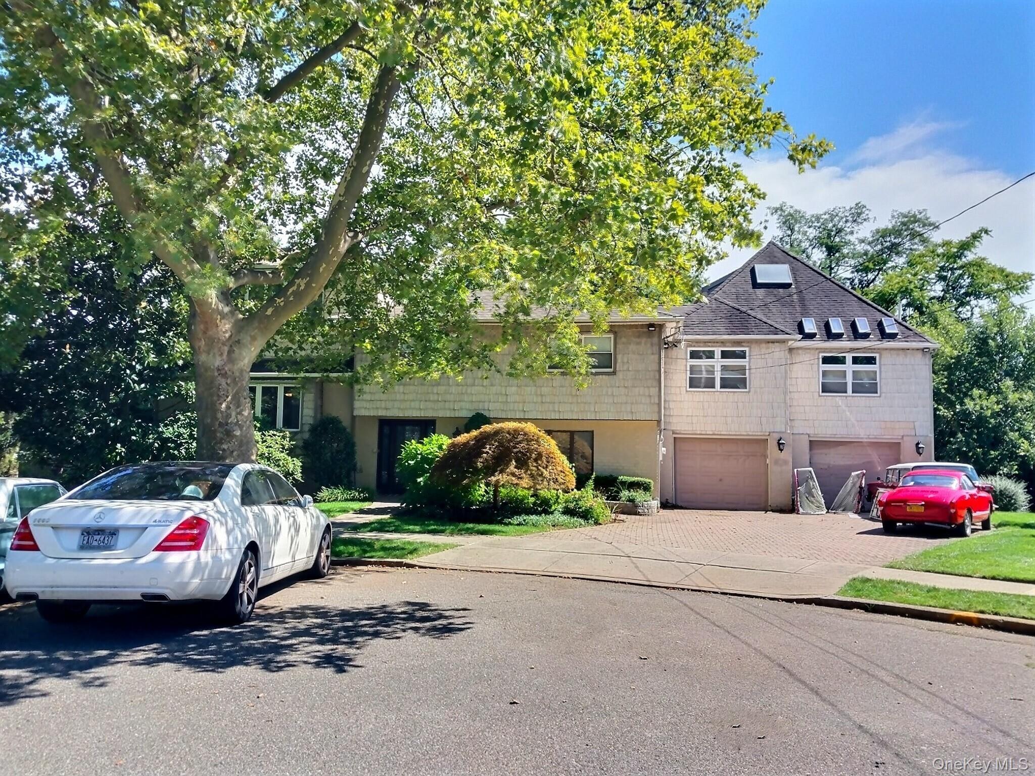 #3 photo, 467 Susan Court, West Hempstead , NY 11552