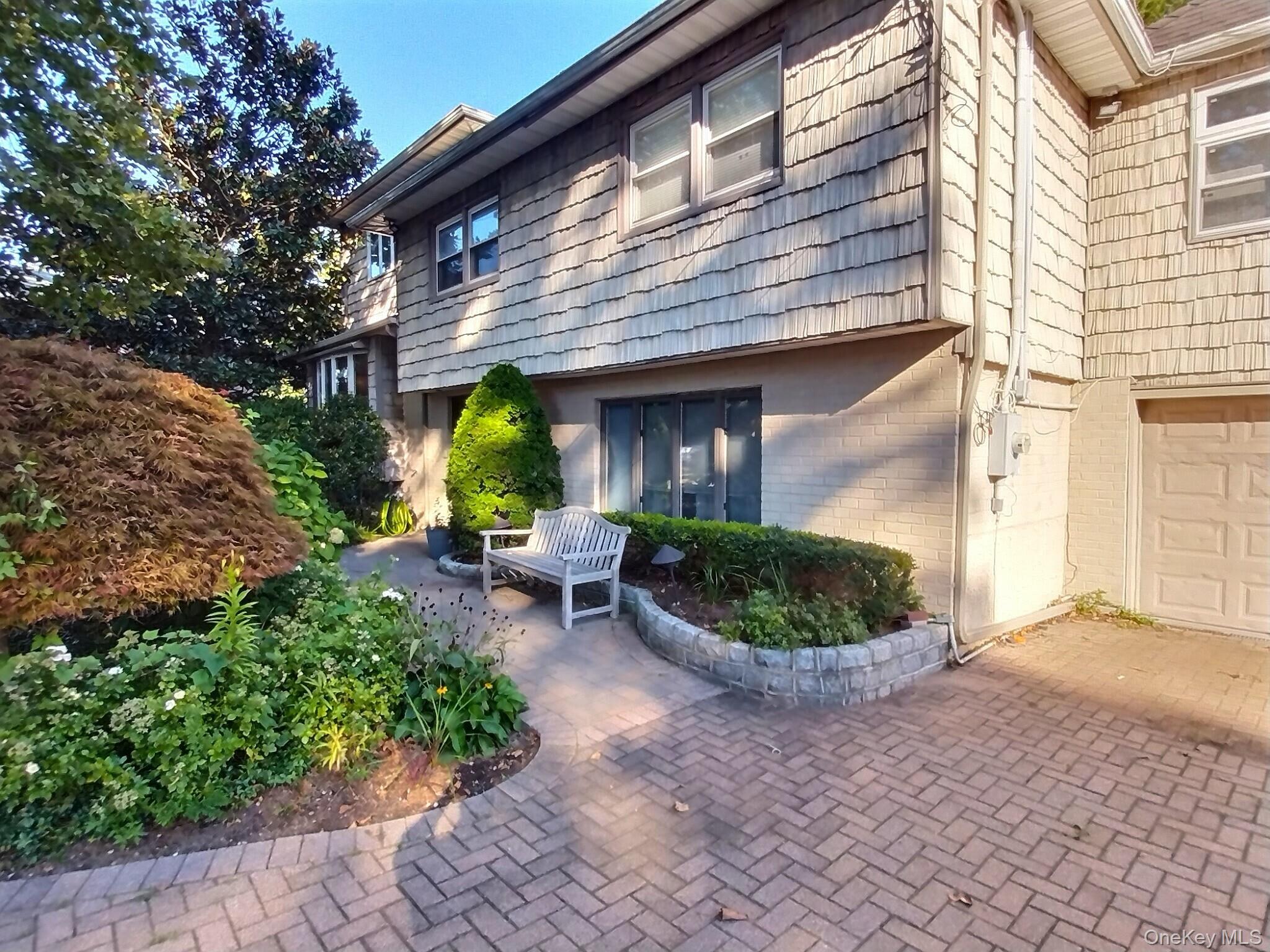 #4 photo, 467 Susan Court, West Hempstead , NY 11552