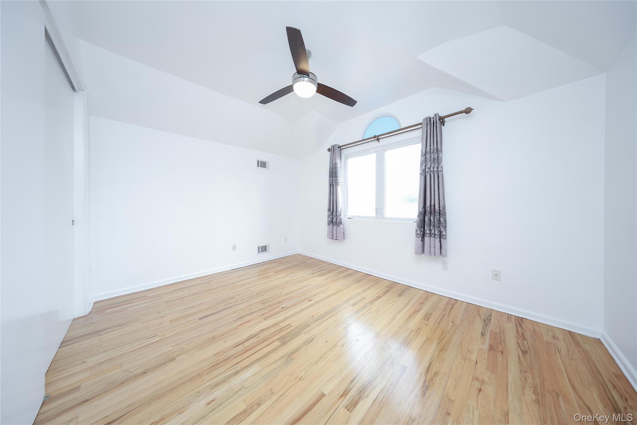 #14 photo, 139 KISWICK Street, Staten Island , NY 10306