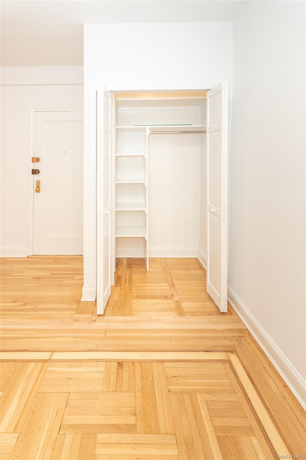 #15 photo, 41-09 41st Street, クイーンズ区 Sunnyside , NY 11104