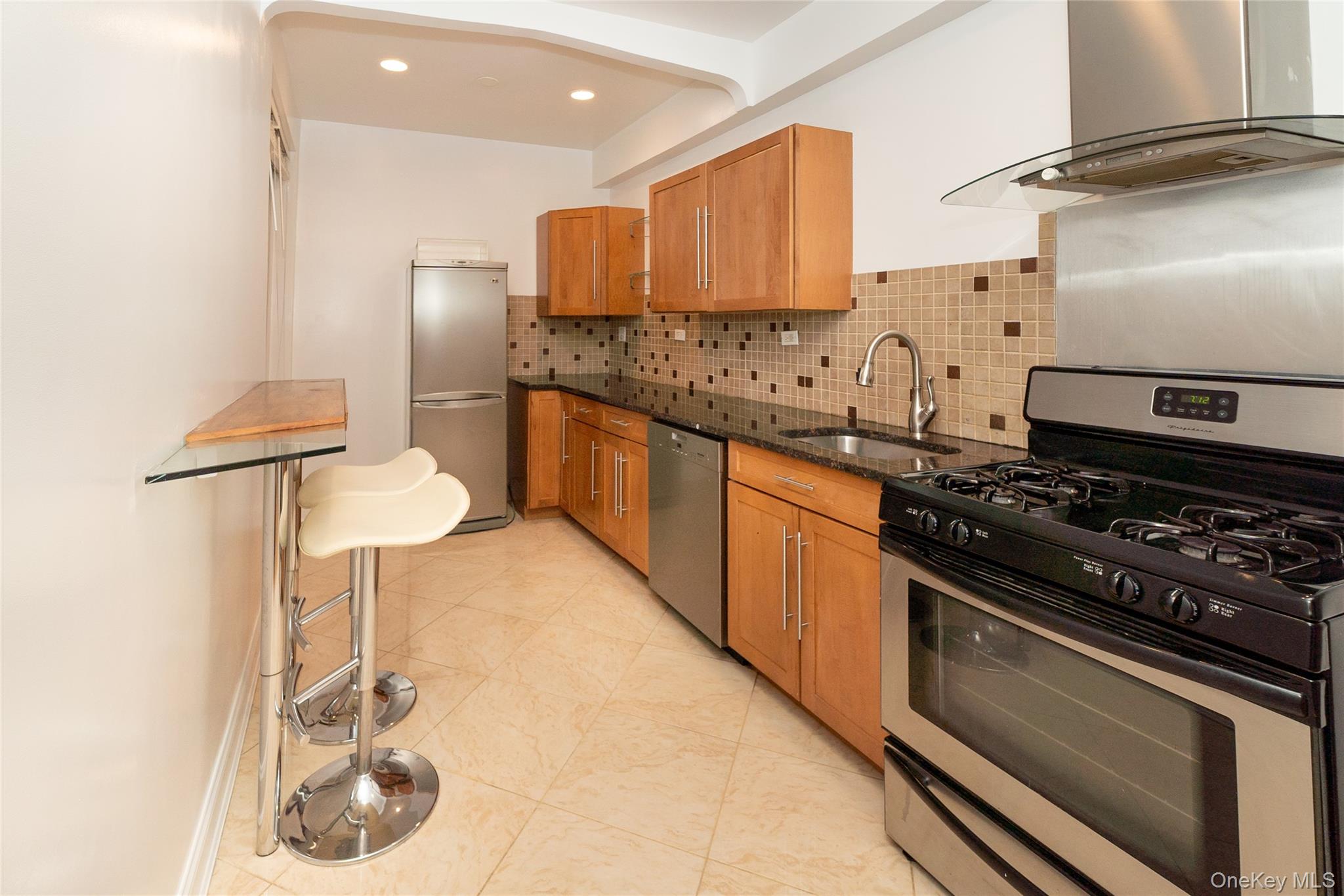 #17 photo, 41-09 41st Street, クイーンズ区 Sunnyside , NY 11104