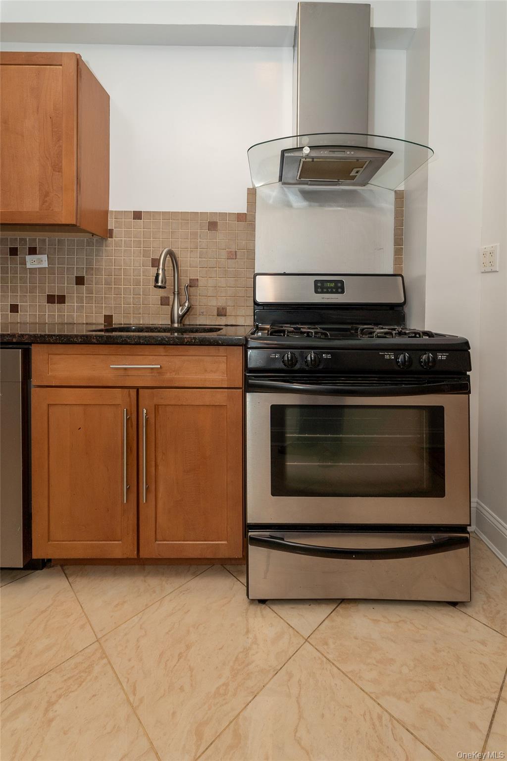 #18 photo, 41-09 41st Street, クイーンズ区 Sunnyside , NY 11104