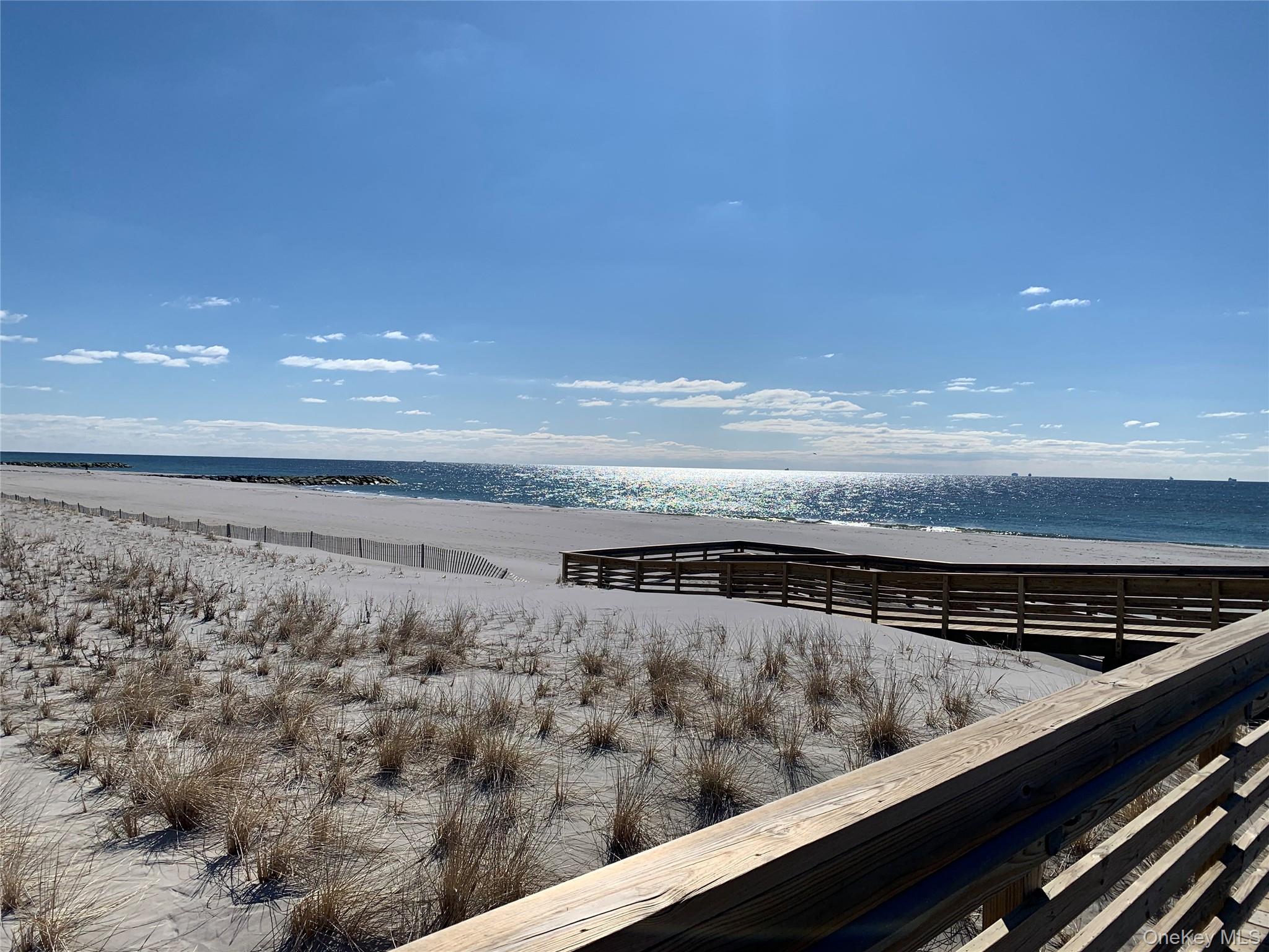 #10 photo, 450 W Broadway, ナッソー郡 Long Beach , NY 11561