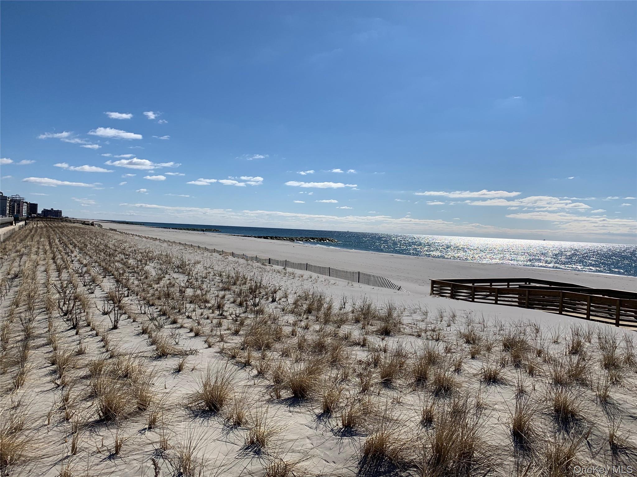 #11 photo, 450 W Broadway, ナッソー郡 Long Beach , NY 11561