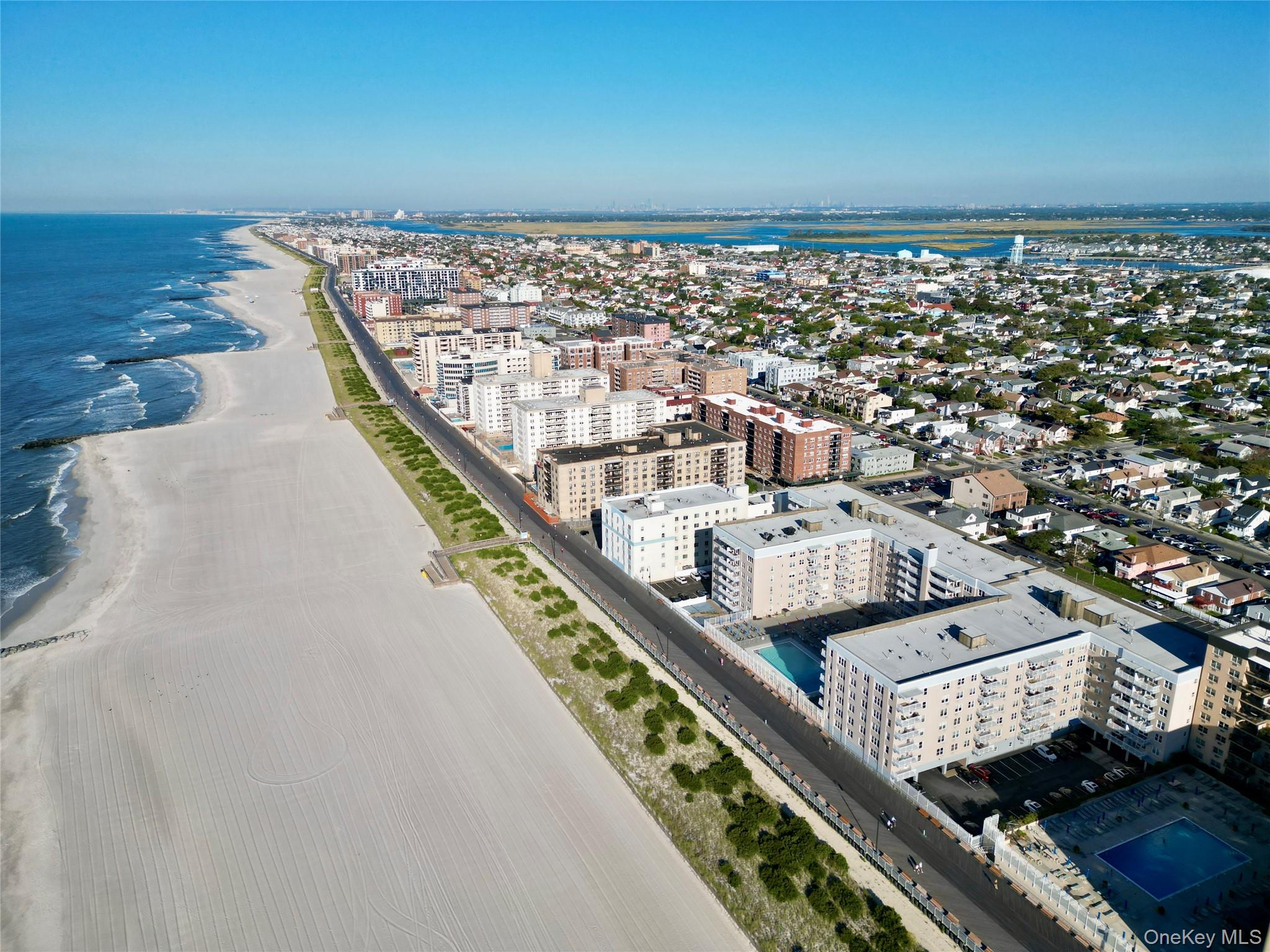 #13 photo, 450 W Broadway, ナッソー郡 Long Beach , NY 11561