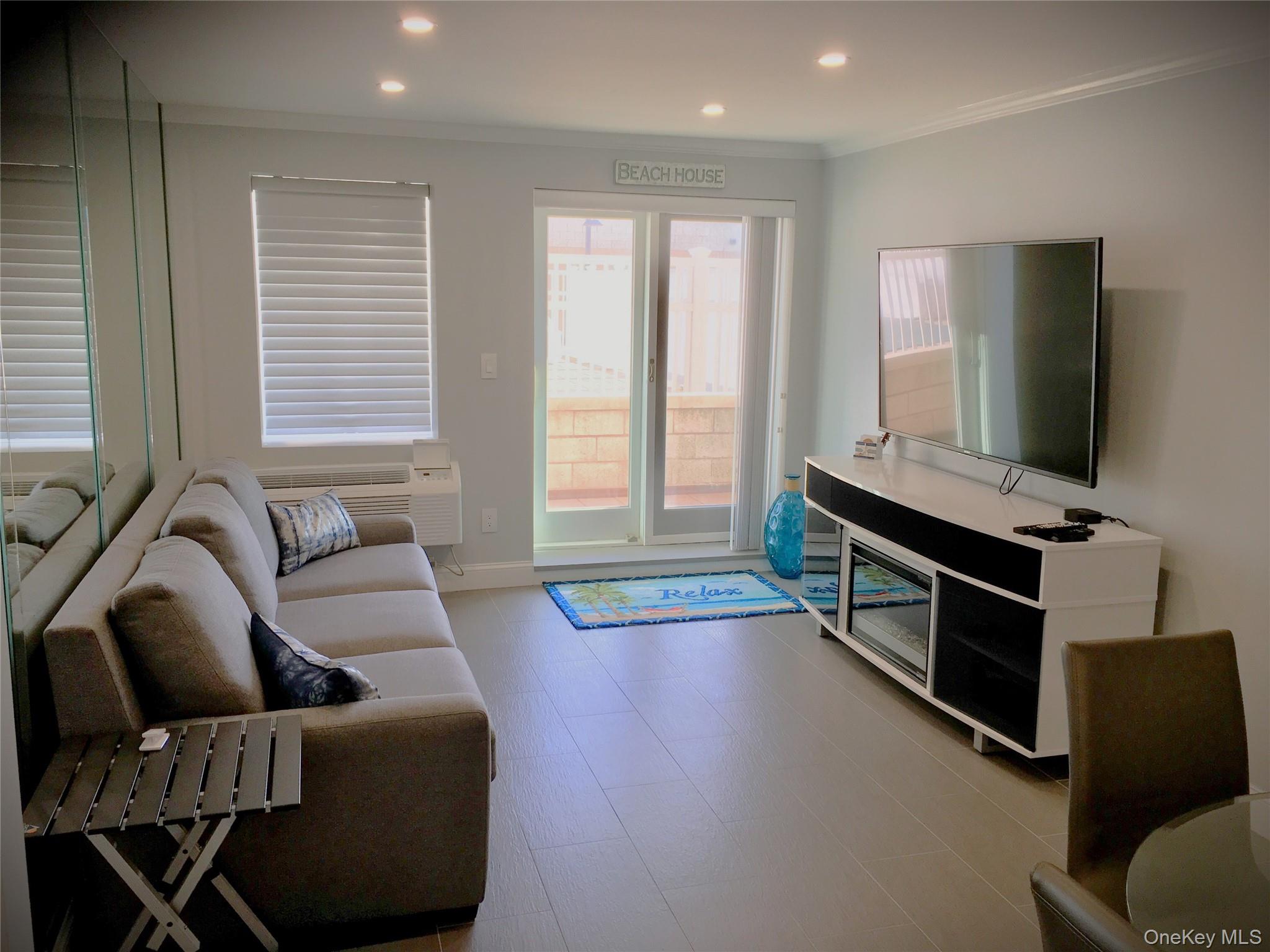 #3 photo, 450 W Broadway, ナッソー郡 Long Beach , NY 11561