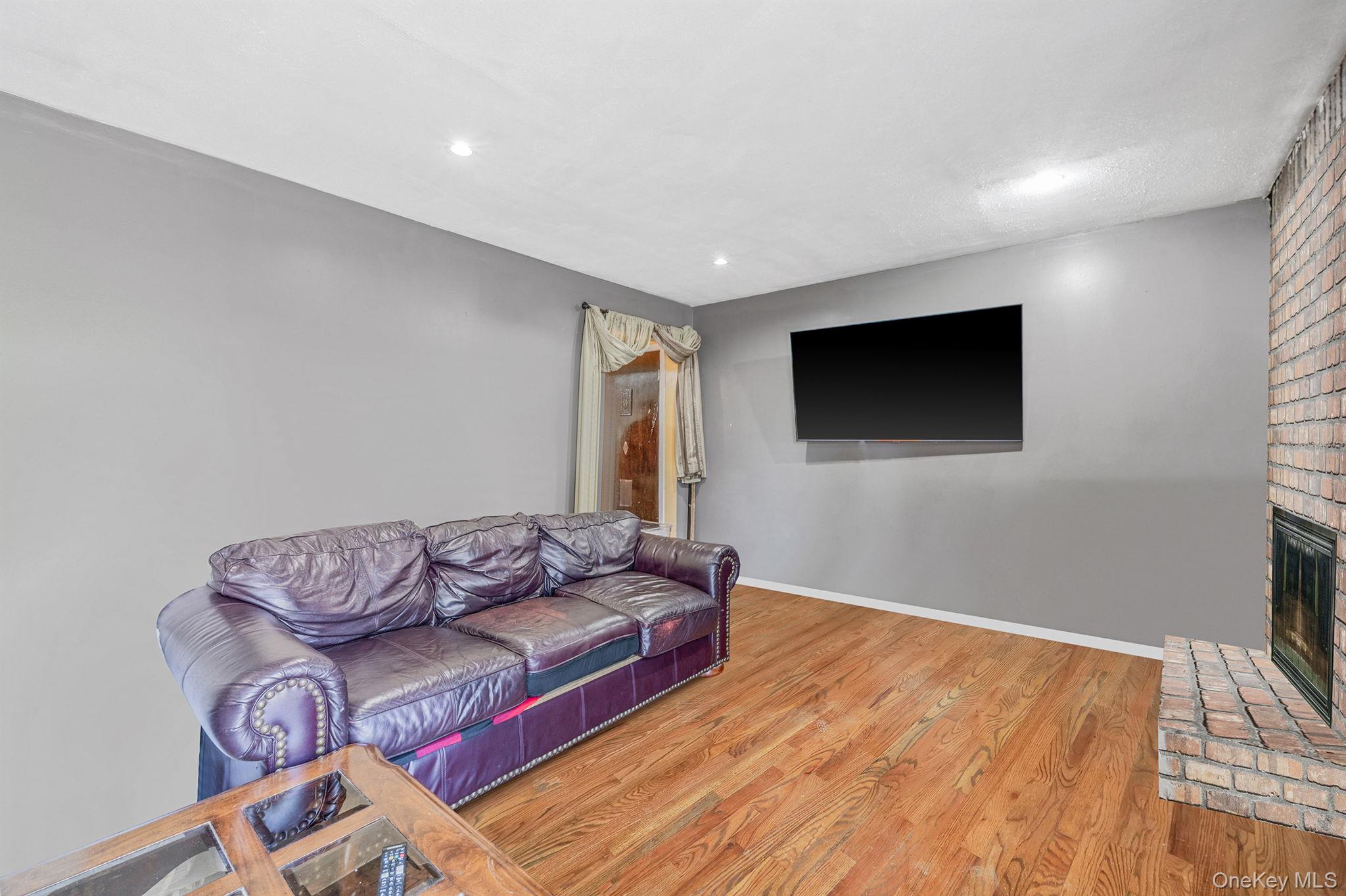 #11 photo, 23 Caroline Court, North Babylon , NY 11703