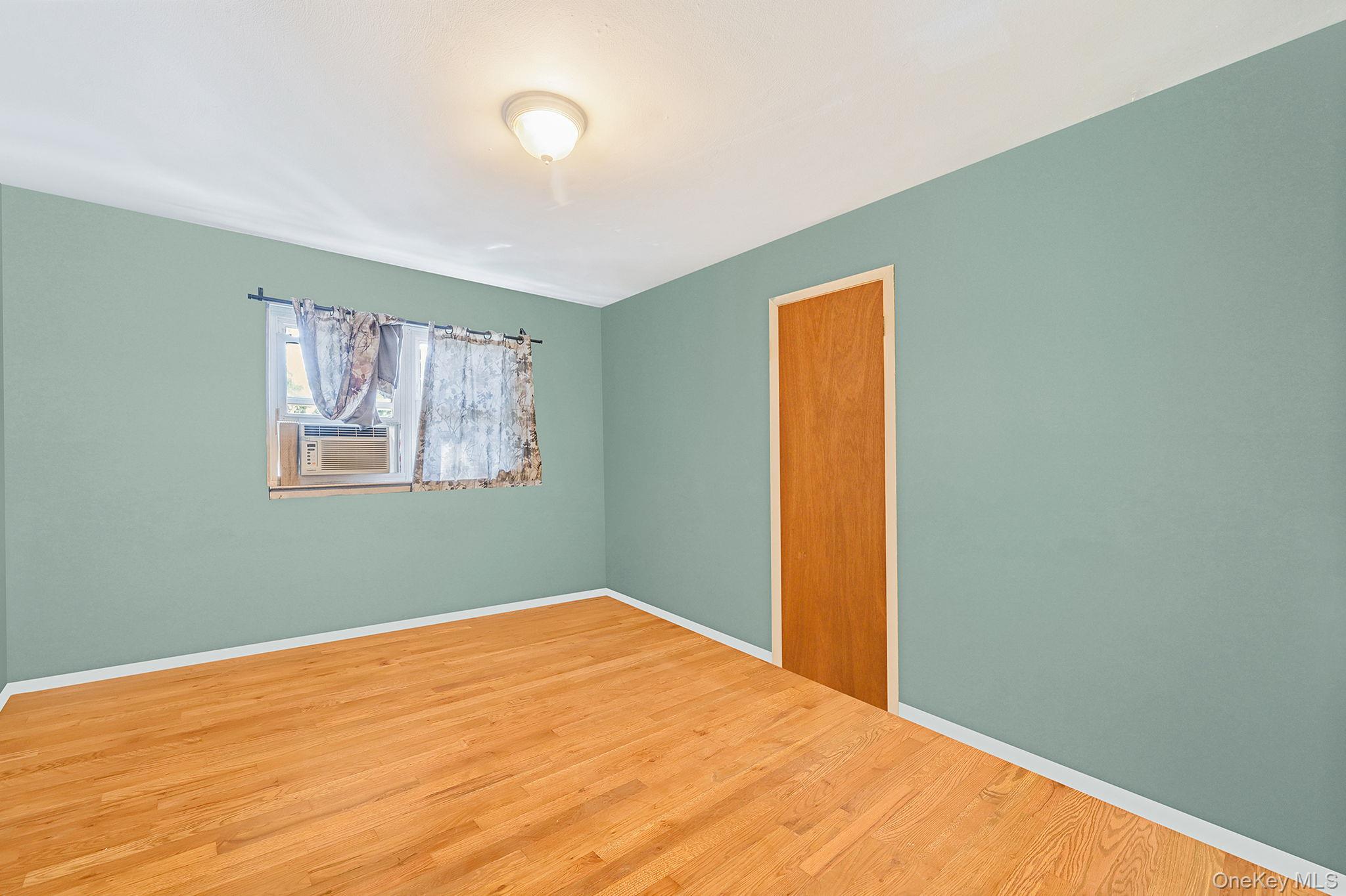 #19 photo, 23 Caroline Court, North Babylon , NY 11703