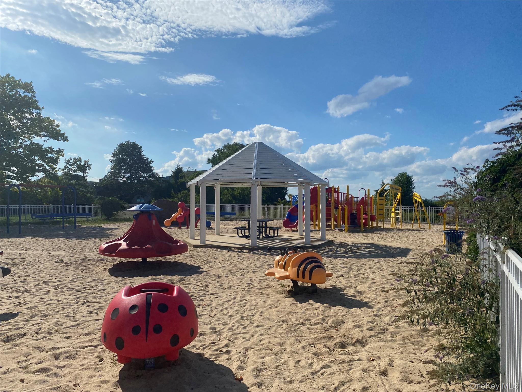 #6 photo, 3 4th Street, ナッソー郡 Bayville , NY 11709