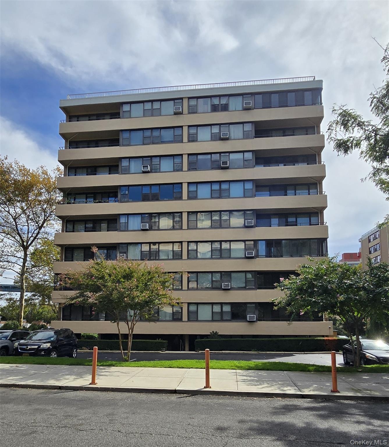 #1 photo, 166-10 Powells Cove Boulevard, Beechhurst , NY 11357