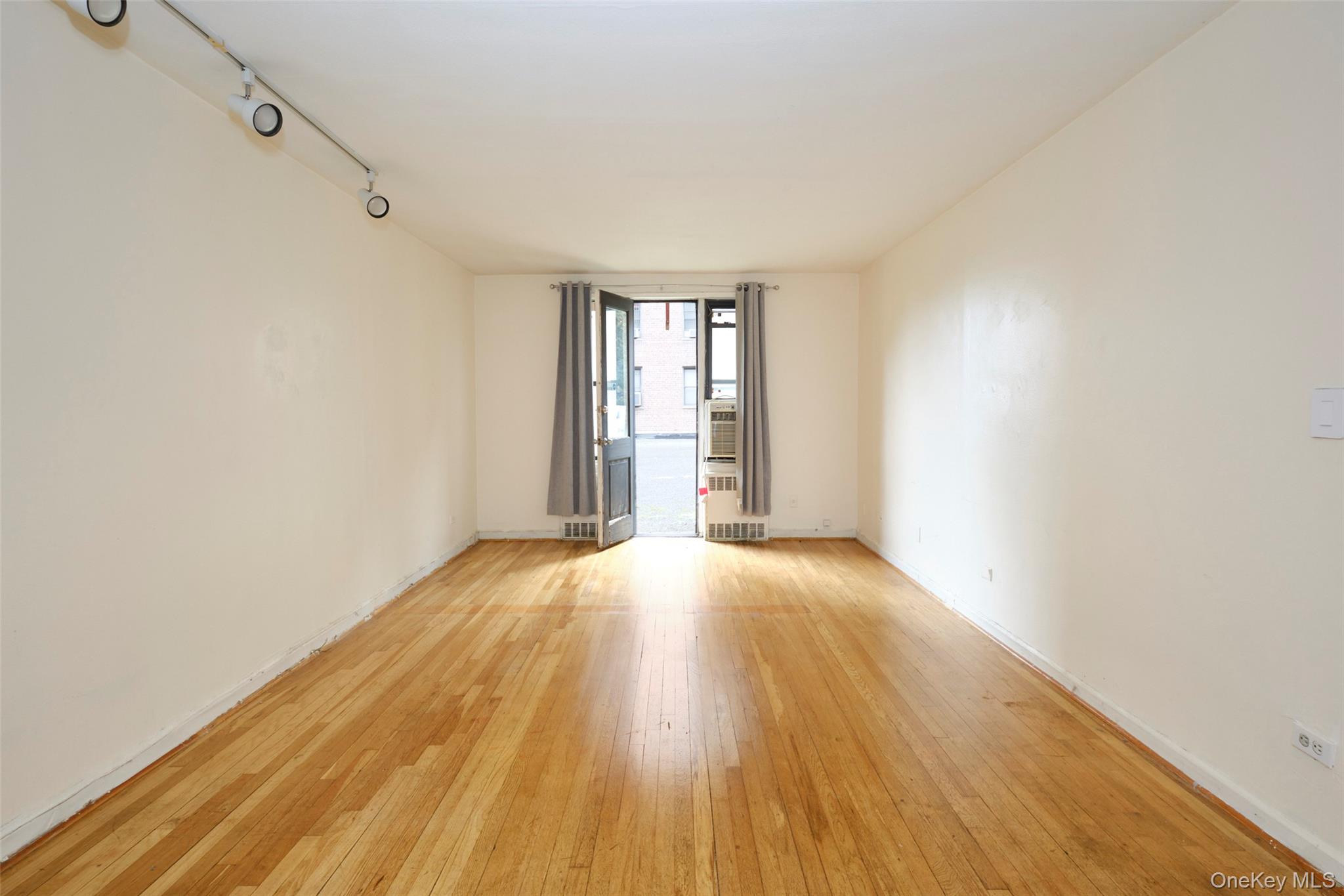 #10 photo, 15011 72nd Road, クイーンズ区 Kew Garden Hills , NY 11367