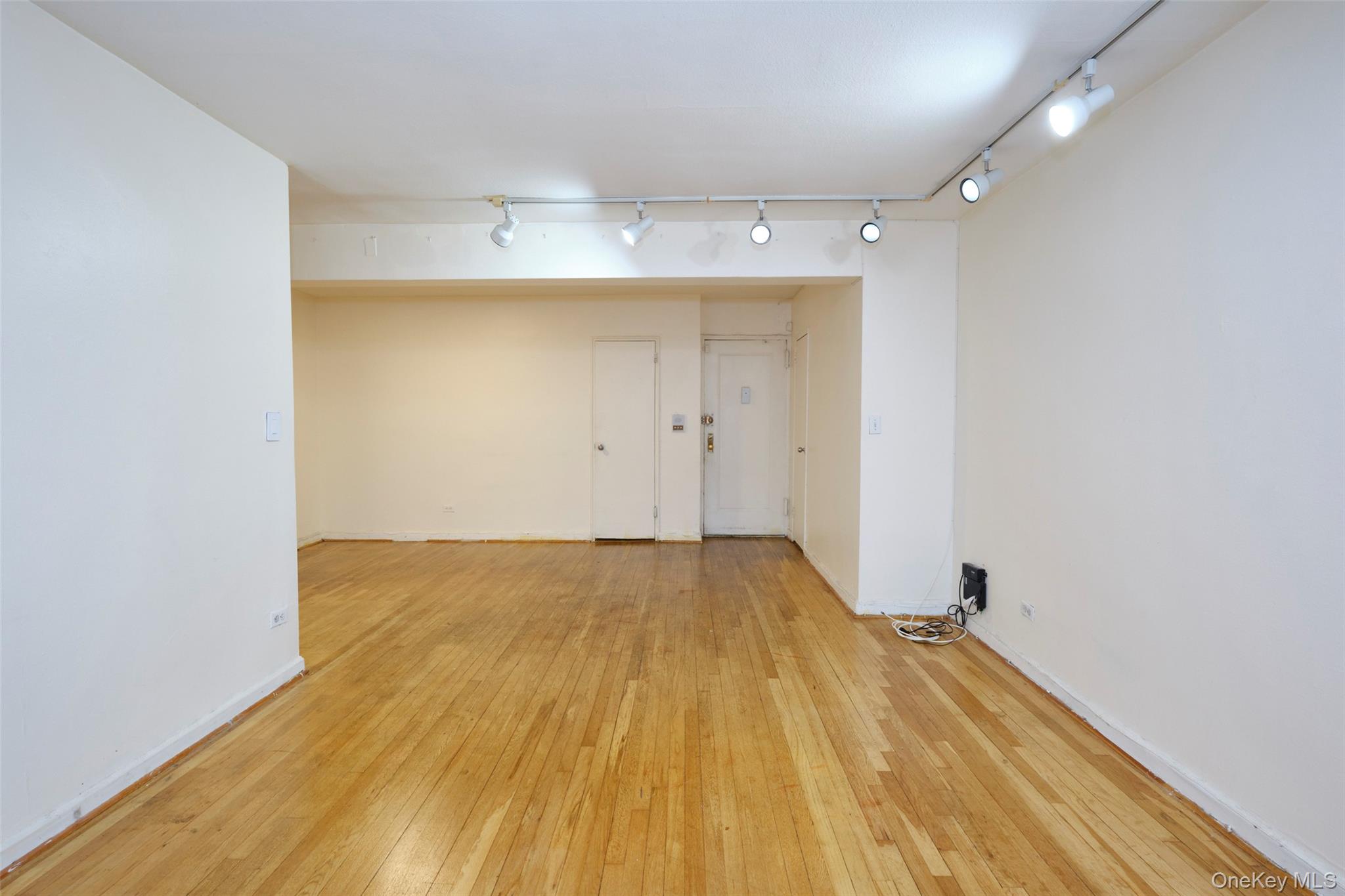 #12 photo, 15011 72nd Road, クイーンズ区 Kew Garden Hills , NY 11367