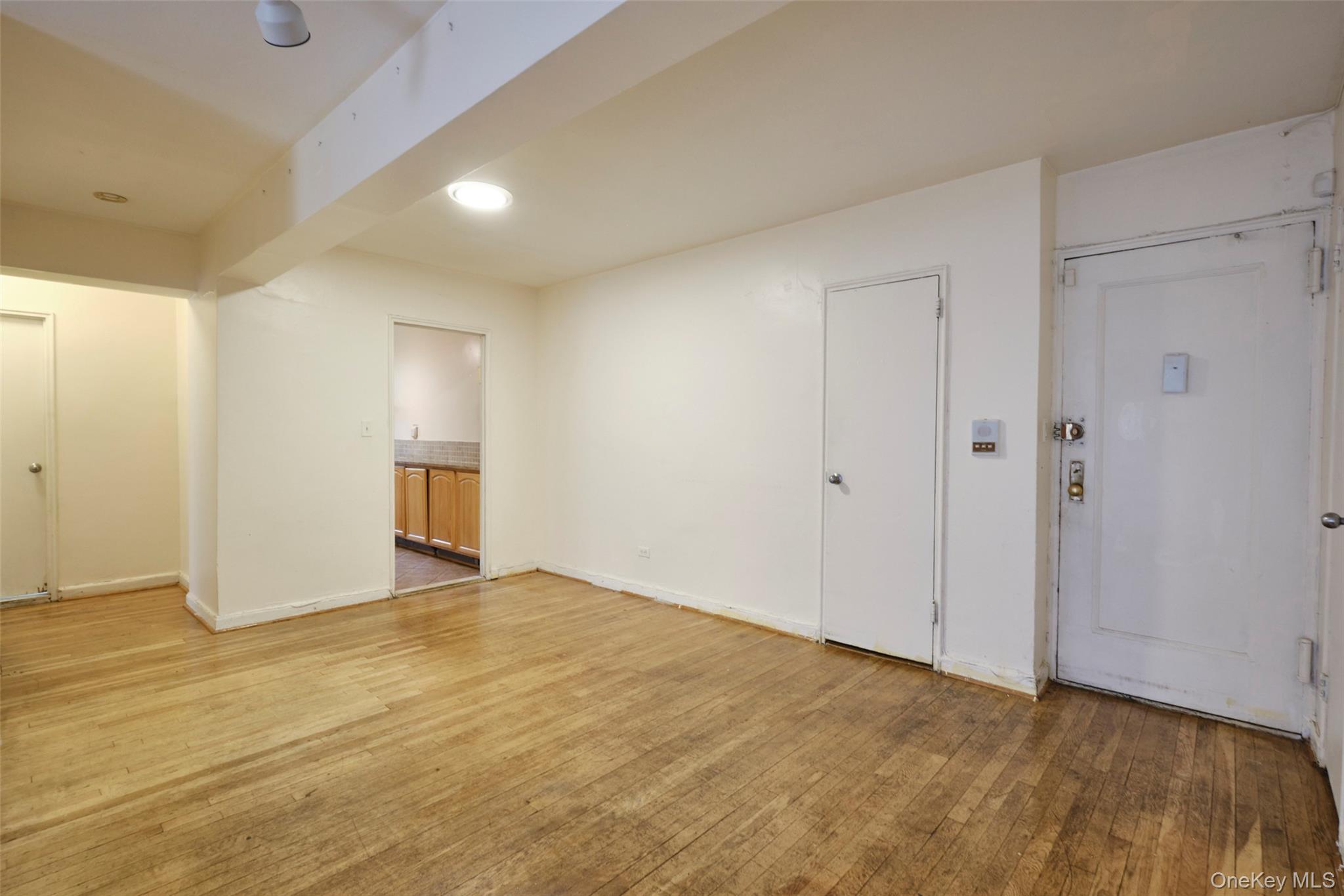 #16 photo, 15011 72nd Road, クイーンズ区 Kew Garden Hills , NY 11367