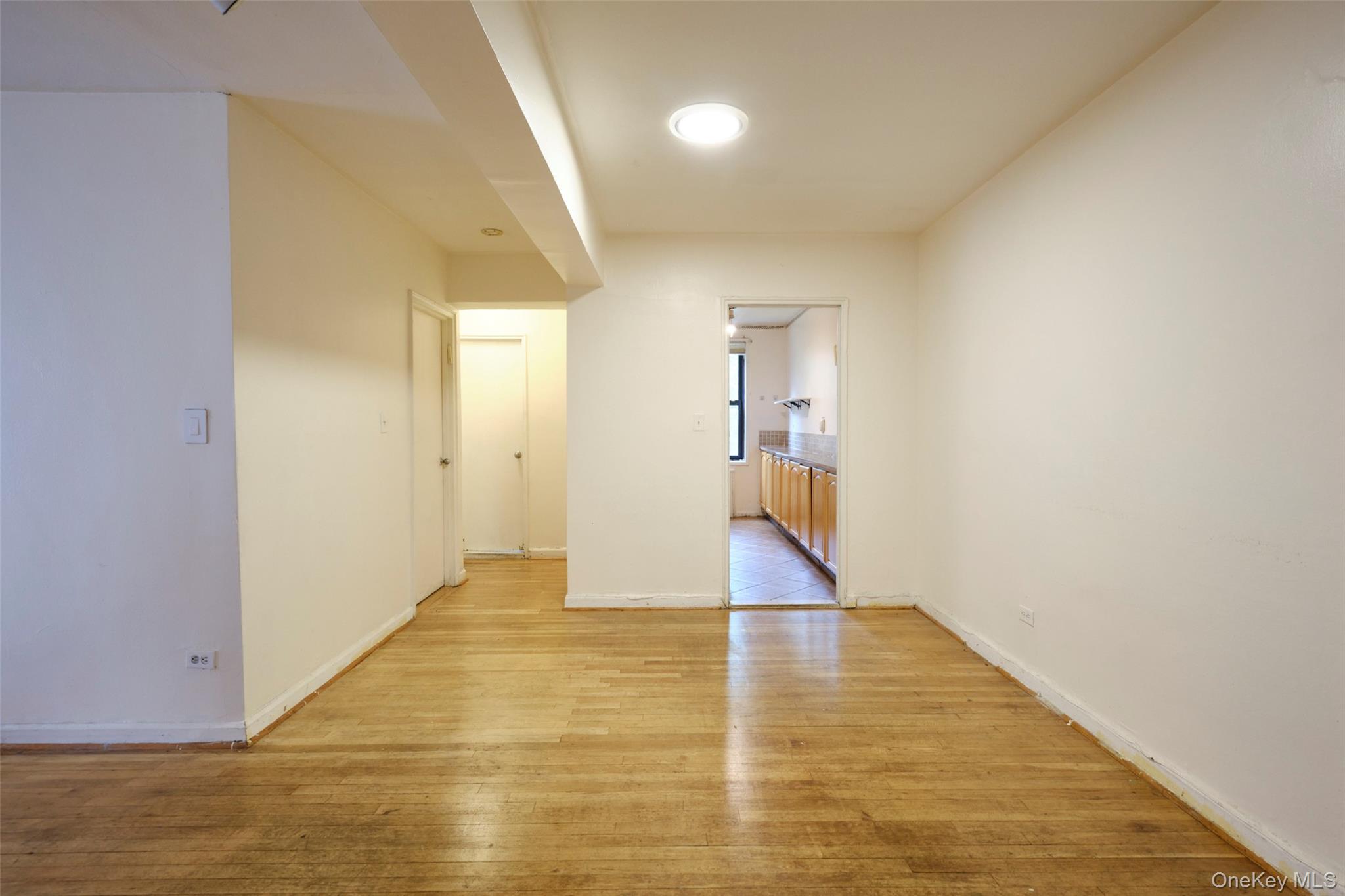 #18 photo, 15011 72nd Road, クイーンズ区 Kew Garden Hills , NY 11367