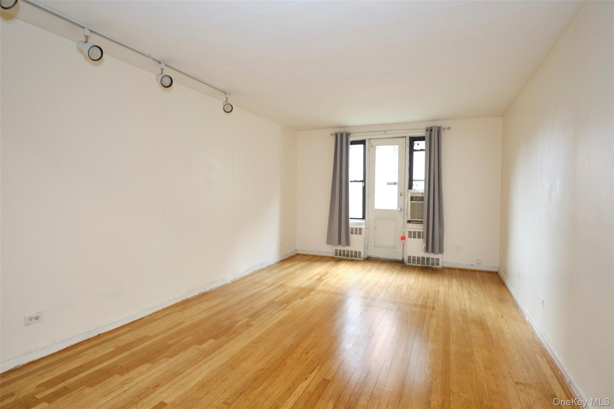 #5 photo, 15011 72nd Road, クイーンズ区 Kew Garden Hills , NY 11367