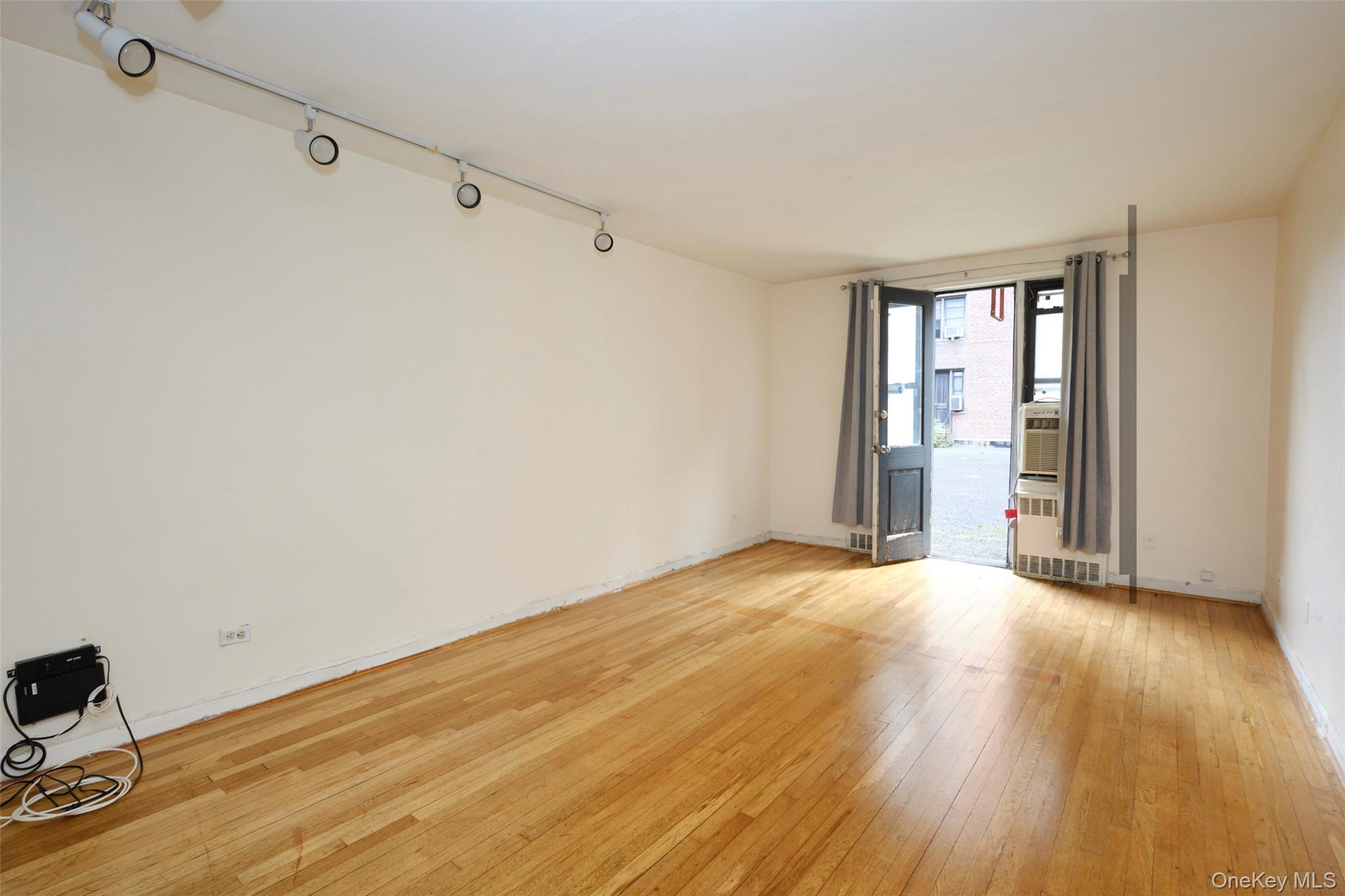 #6 photo, 15011 72nd Road, クイーンズ区 Kew Garden Hills , NY 11367