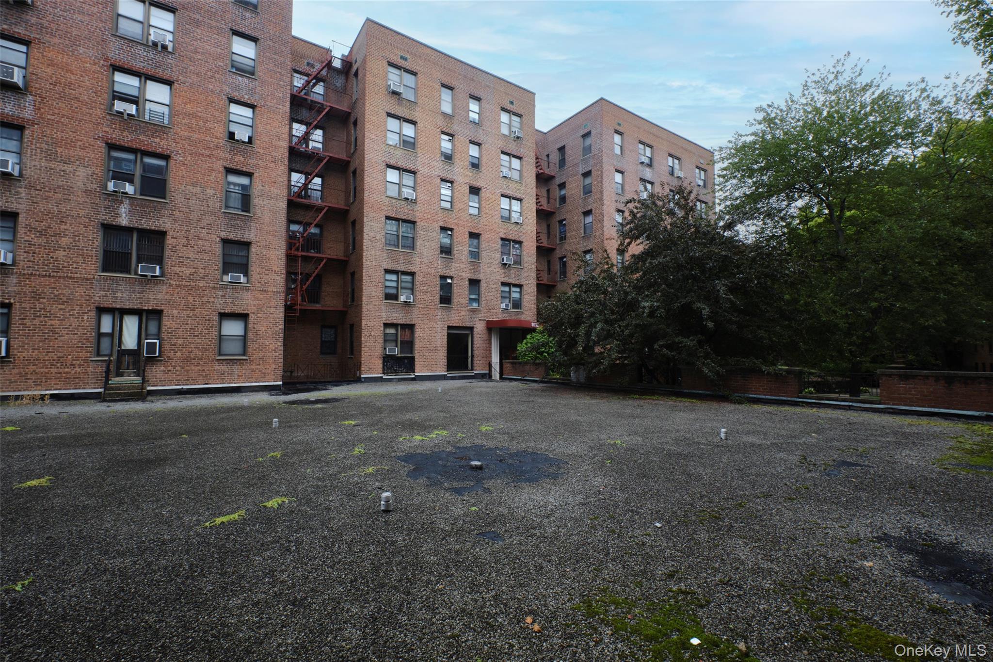 #8 photo, 15011 72nd Road, クイーンズ区 Kew Garden Hills , NY 11367