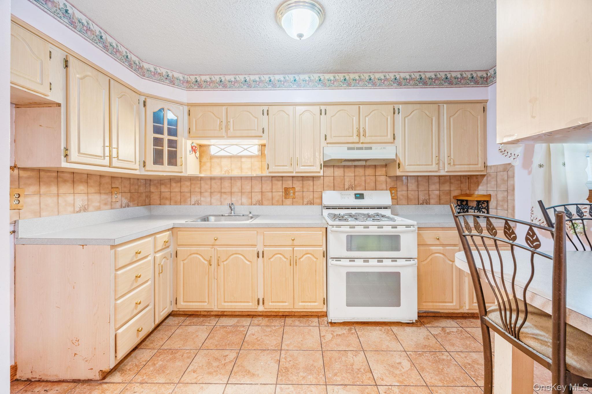 #6 photo, 96 Herzl Street, Brooklyn , NY 11212