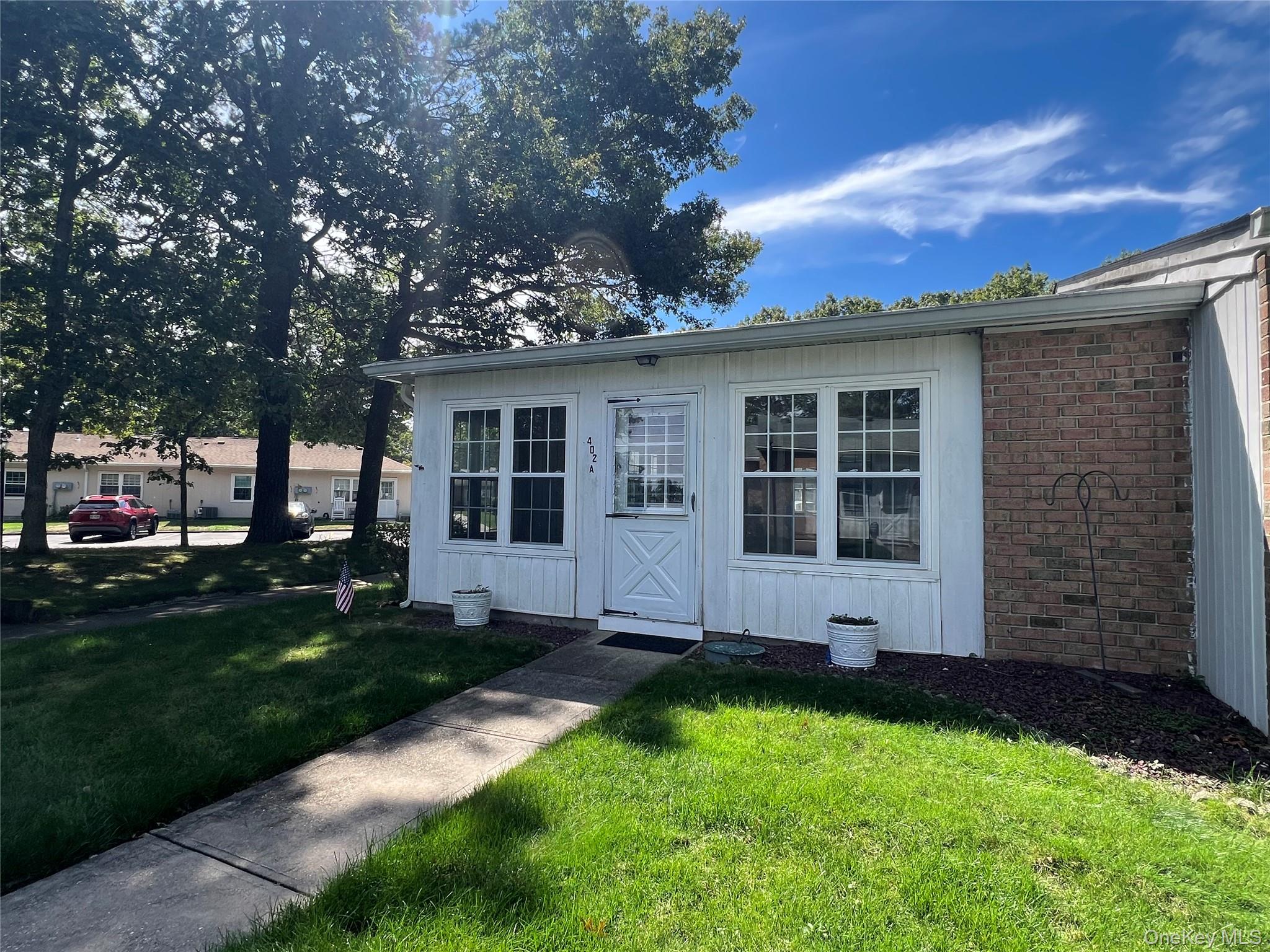 #1 photo, 402A Woodbridge Drive, 东长岛 Ridge , NY 11961