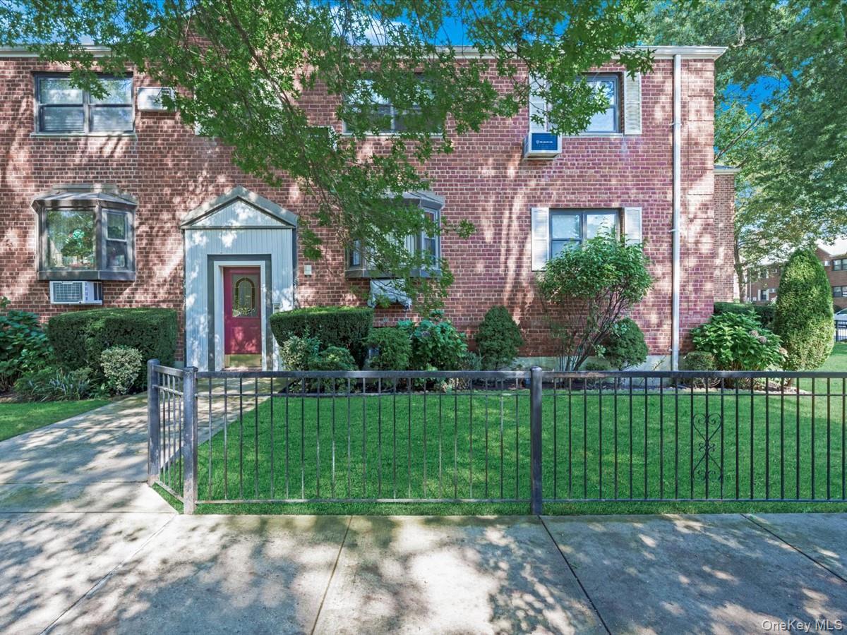 #1 photo, 84-33 Shore Parkway, 皇后區 霍華德灘 Howard Beach , NY 11414