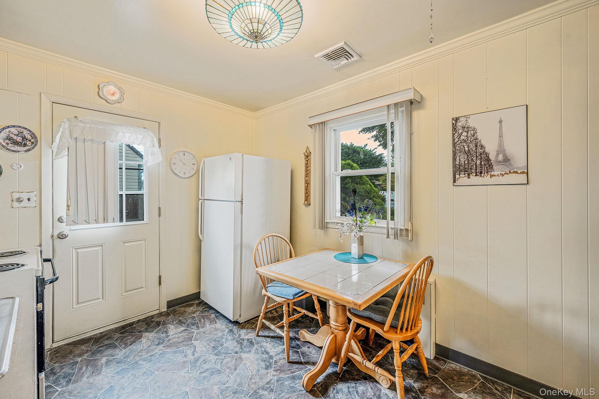 #13 photo, 436 N Ontario Avenue, Lindenhurst , NY 11757