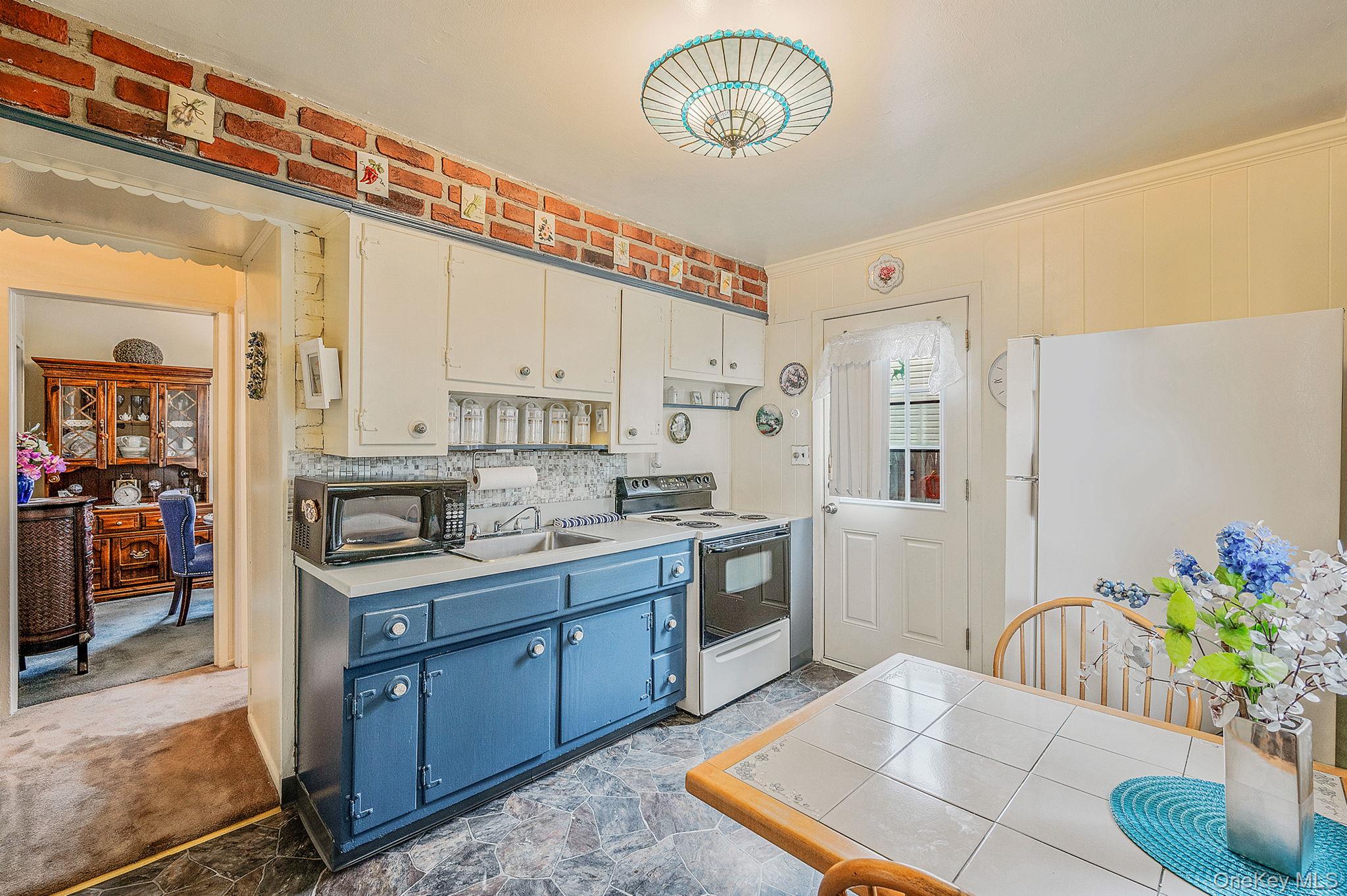 #14 photo, 436 N Ontario Avenue, Lindenhurst , NY 11757