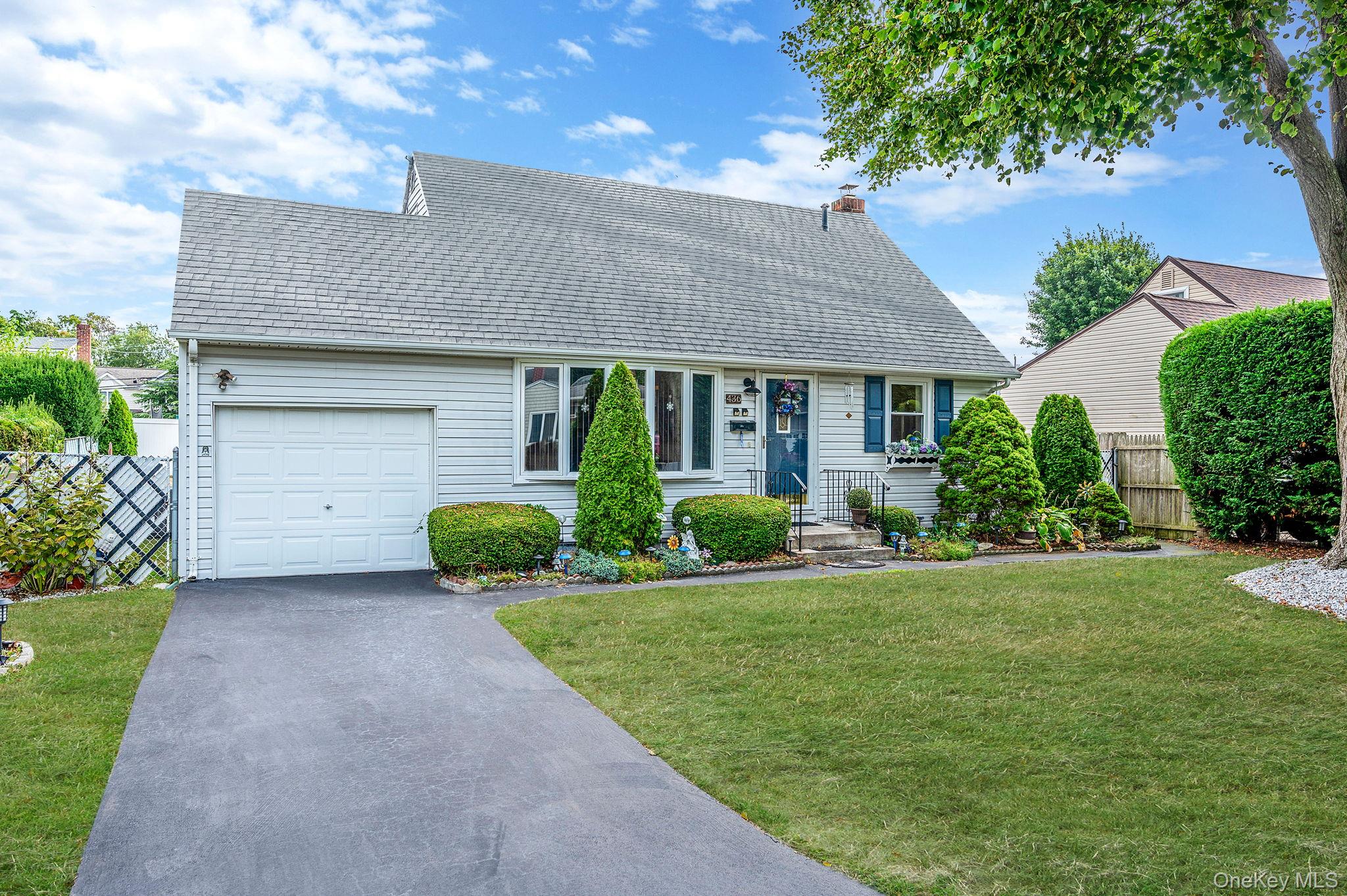 #2 photo, 436 N Ontario Avenue, Lindenhurst , NY 11757