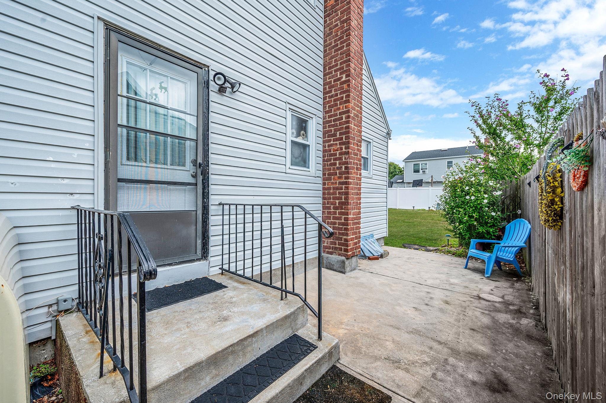 #5 photo, 436 N Ontario Avenue, Lindenhurst , NY 11757