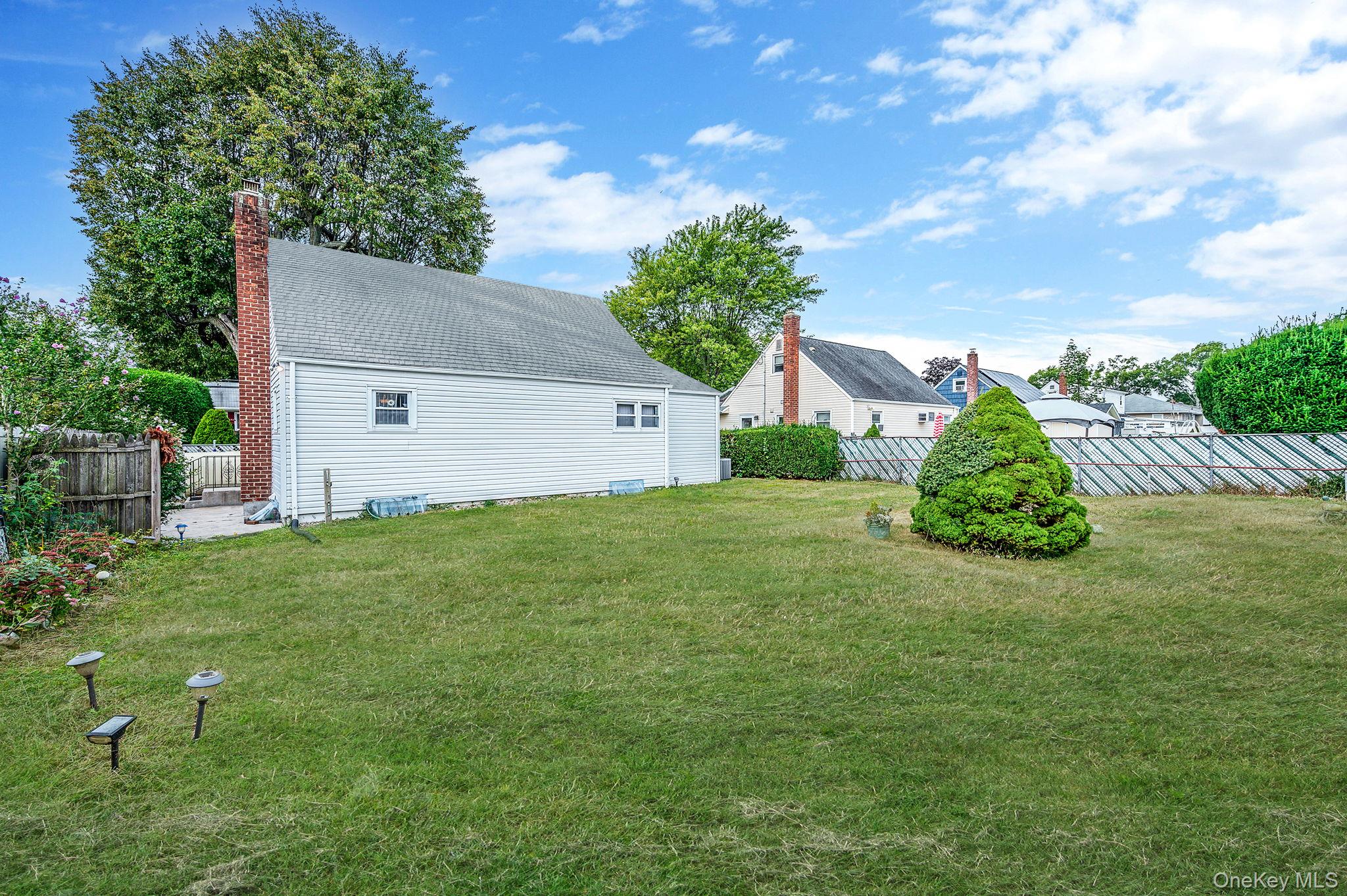 #7 photo, 436 N Ontario Avenue, Lindenhurst , NY 11757