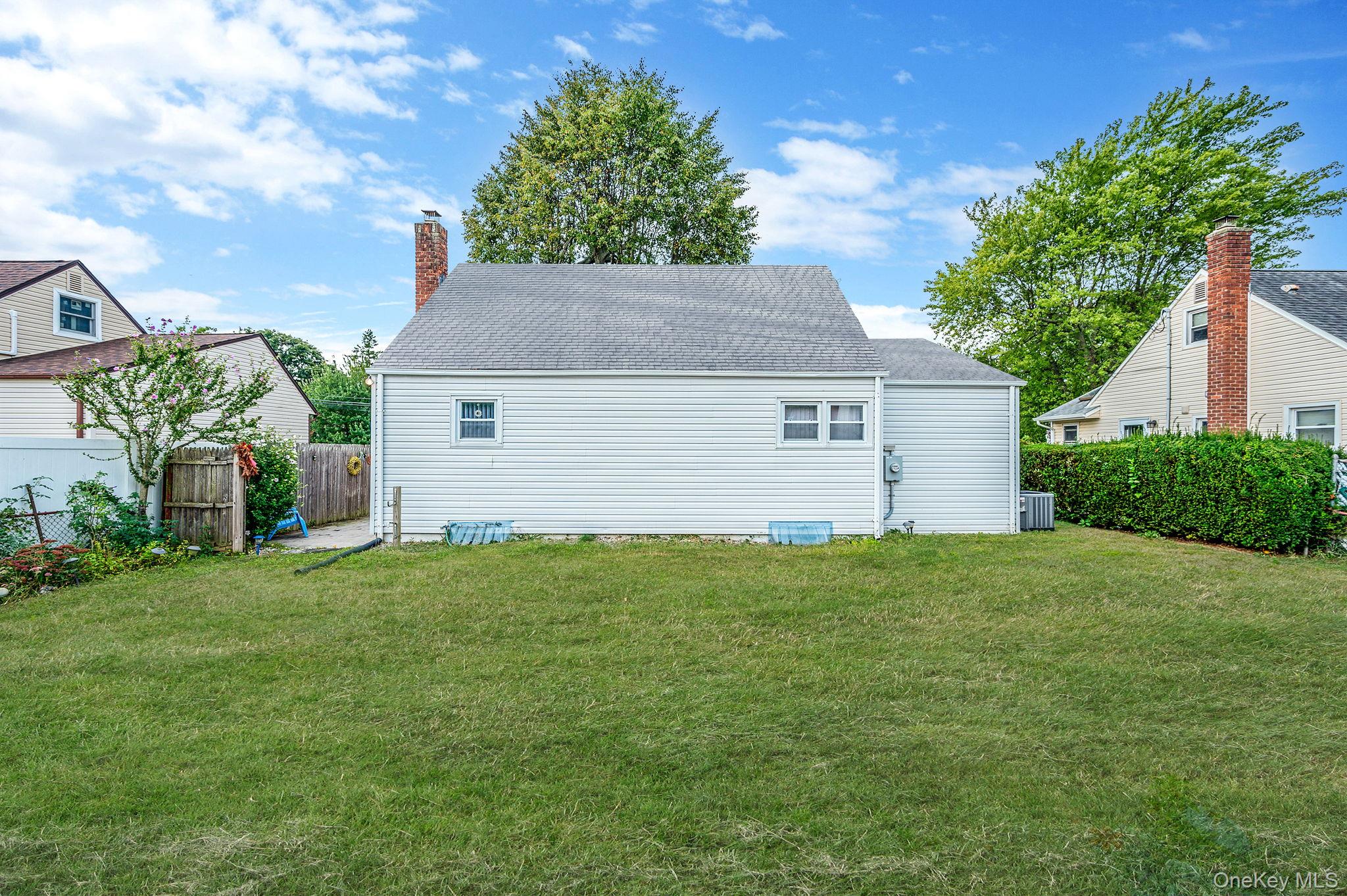 #8 photo, 436 N Ontario Avenue, Lindenhurst , NY 11757