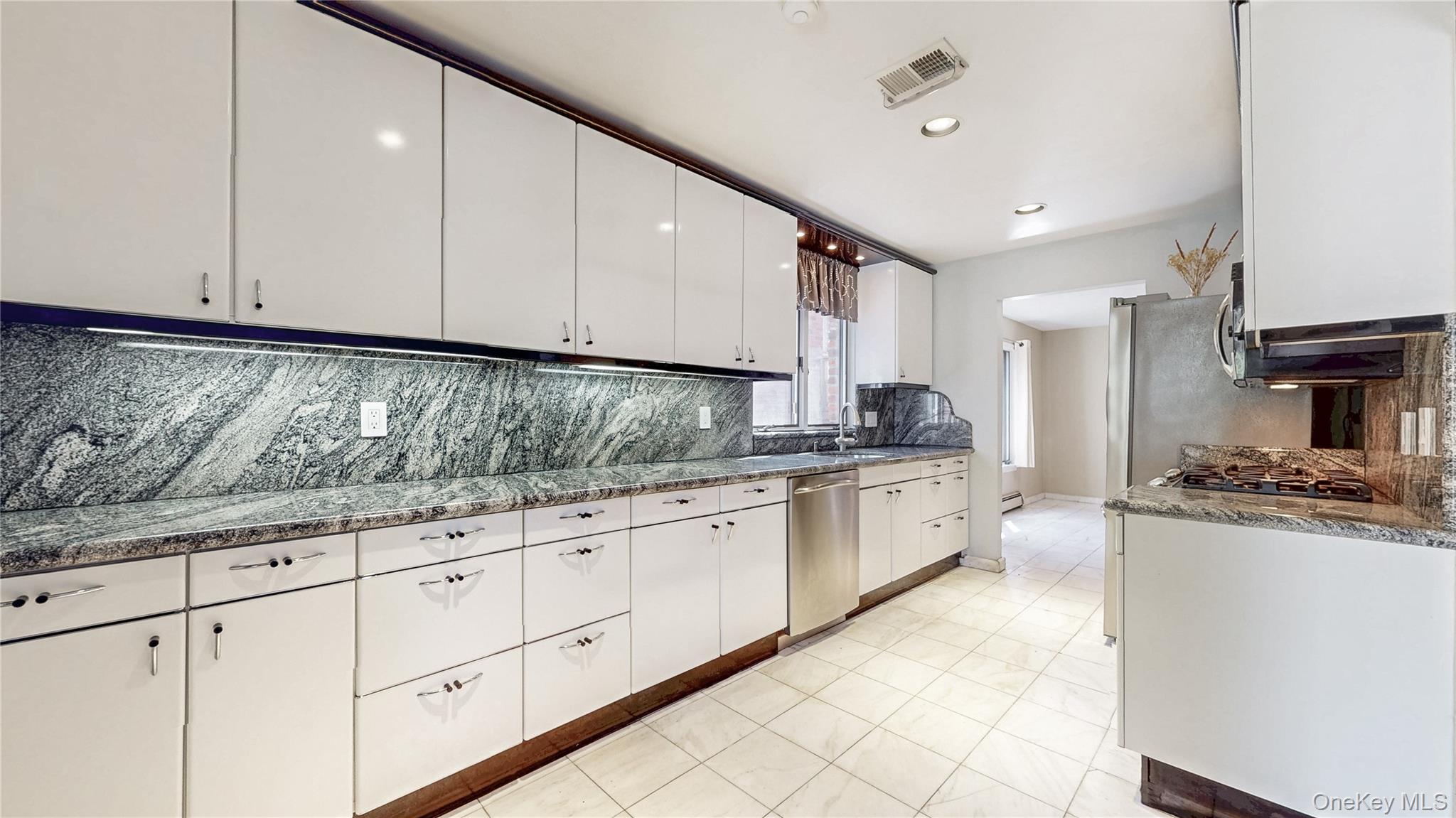 #4 photo, 210-30 29th Avenue, クイーンズ区 Bayside , NY 11360