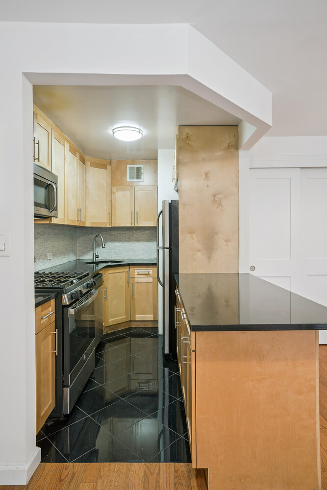 #1 photo, 4 W 104TH Street, मैनहटन Manhattan Valley , NY 10025