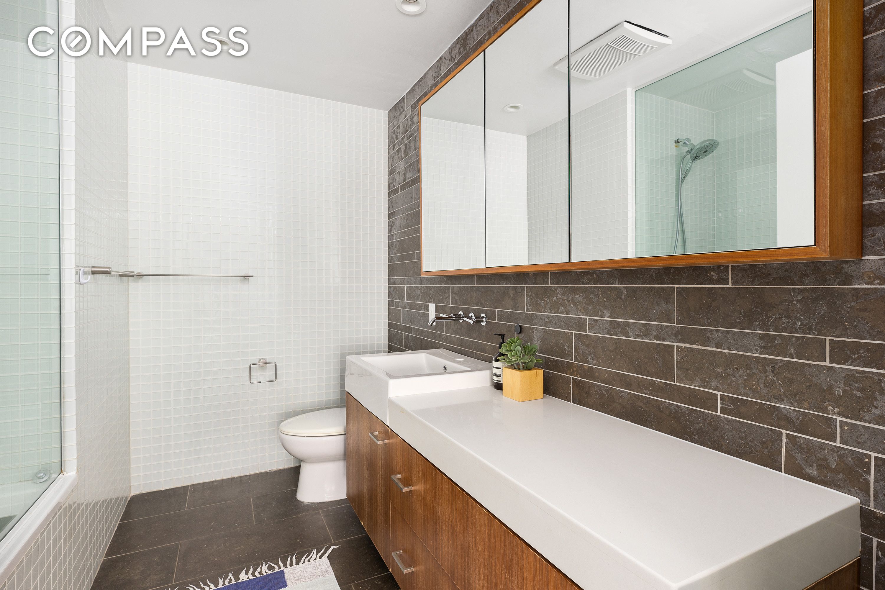 #8 photo, 263 Bowery, マンハッタン Lower East Side , NY 10002