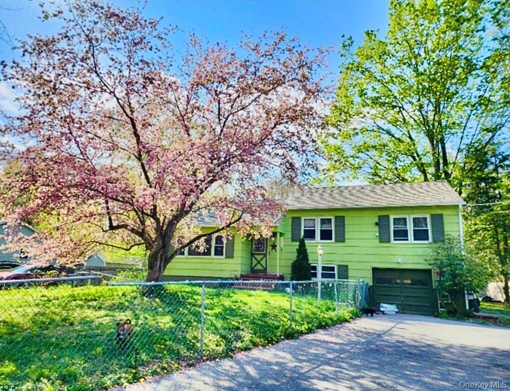 #1 photo, 43 Cardinal Rd, Hyde Park , NY 12538