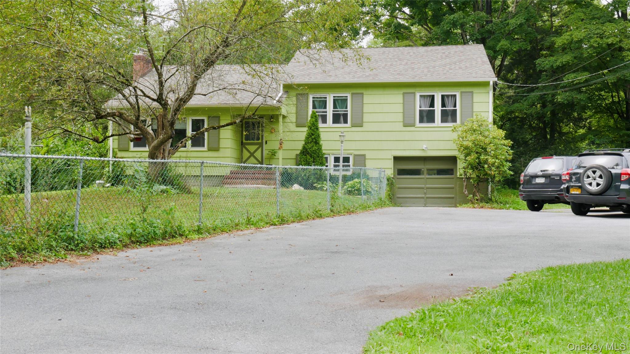 #2 photo, 43 Cardinal Rd, Hyde Park , NY 12538