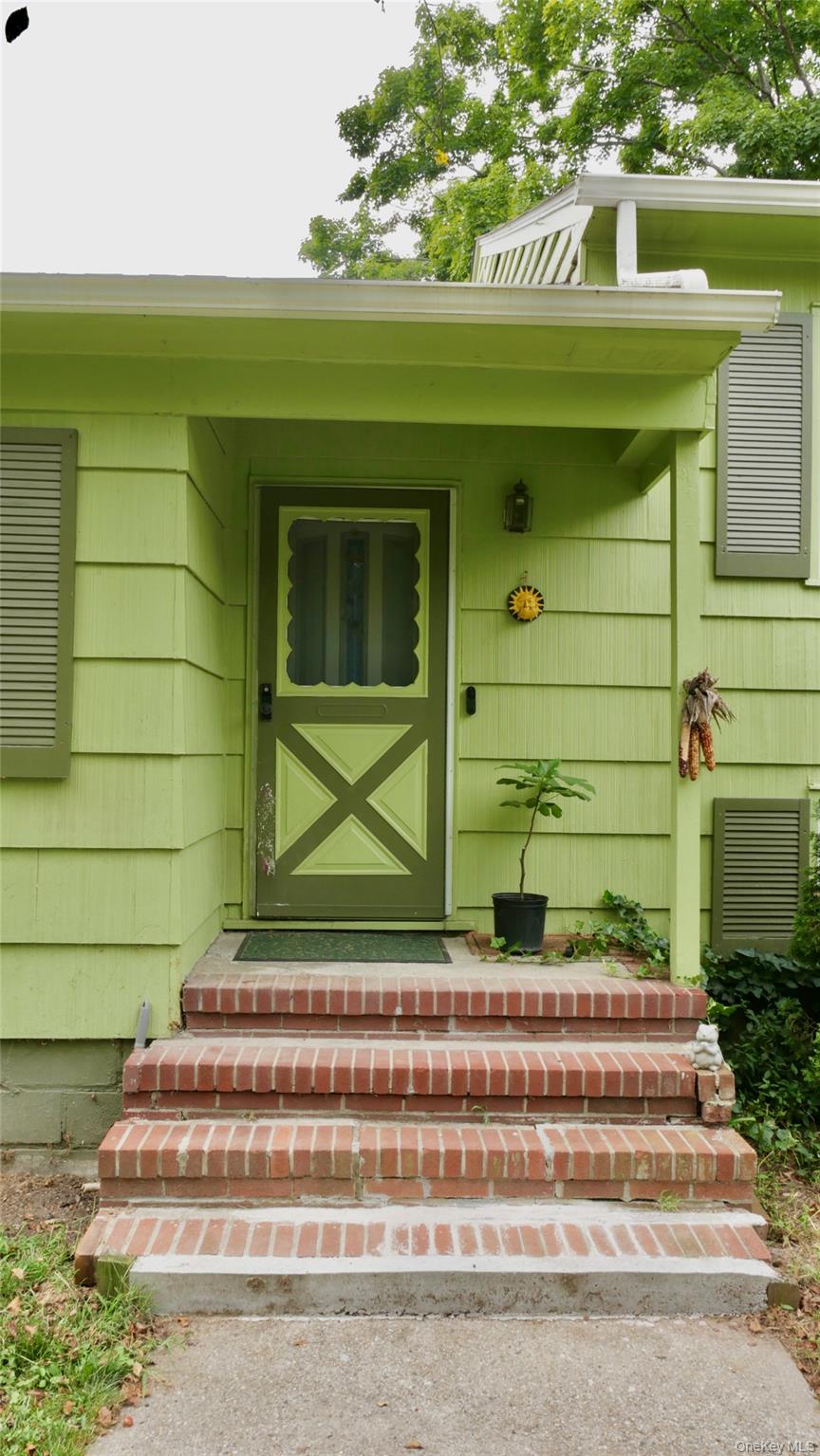 #6 photo, 43 Cardinal Rd, Hyde Park , NY 12538