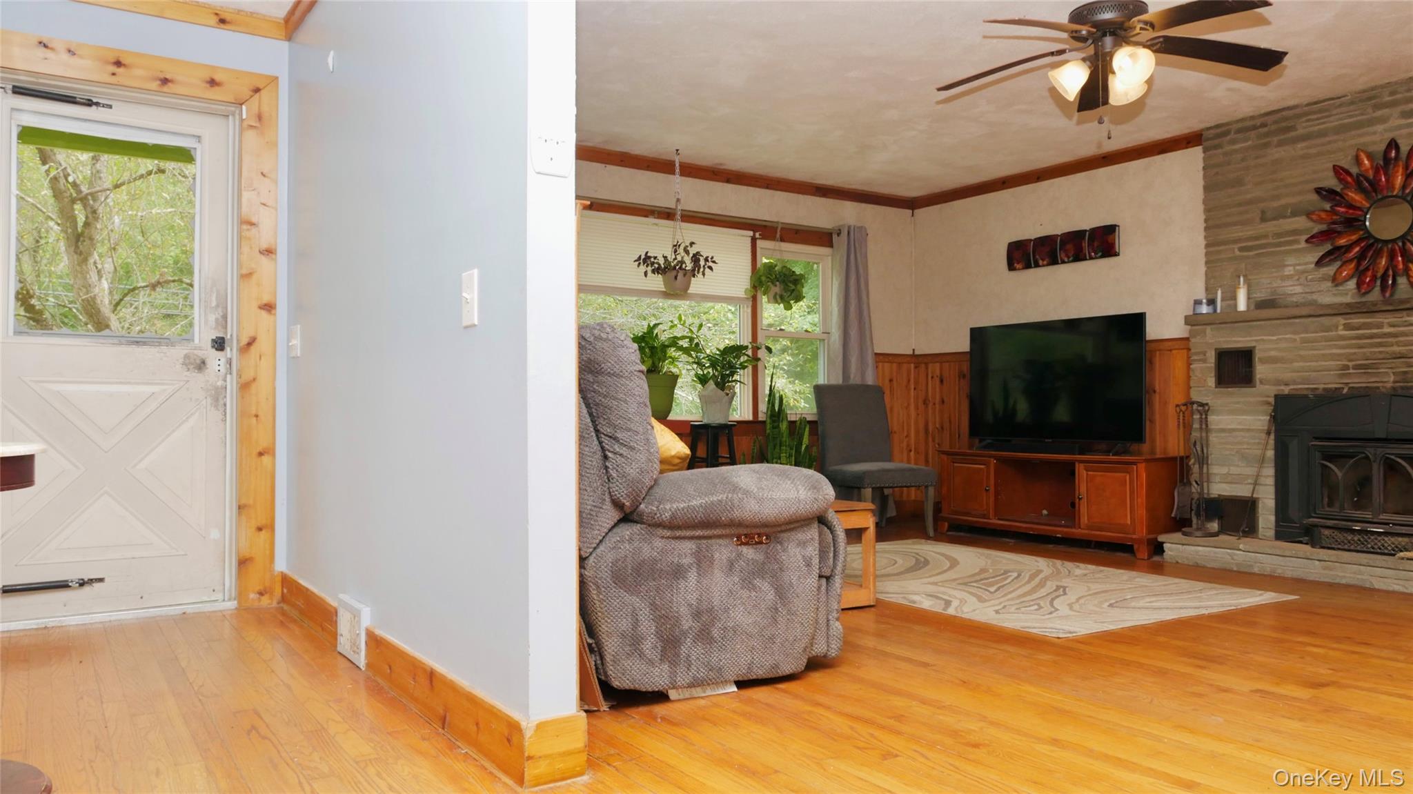 #7 photo, 43 Cardinal Rd, Hyde Park , NY 12538