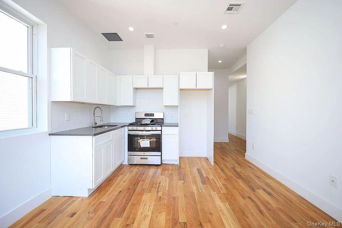 #2 photo, 105 Wyona Street, Brooklyn , NY 11207