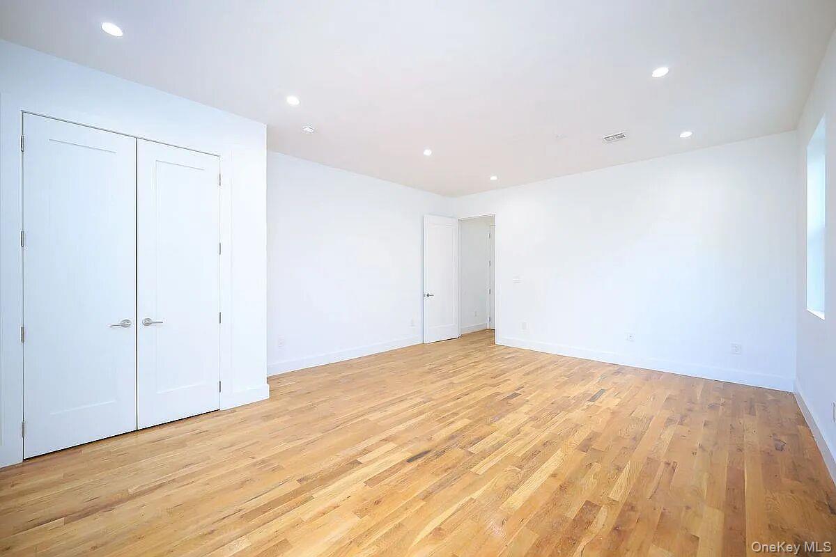 #4 photo, 105 Wyona Street, Brooklyn , NY 11207