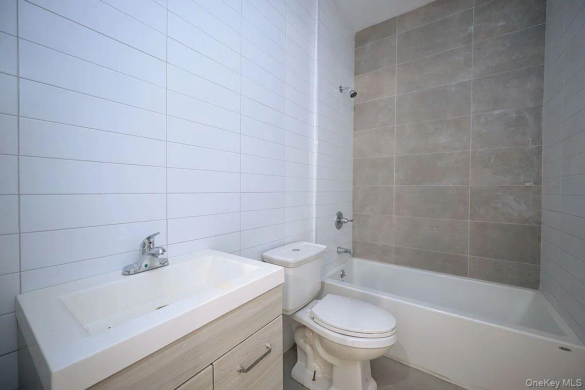 #5 photo, 105 Wyona Street, Brooklyn , NY 11207