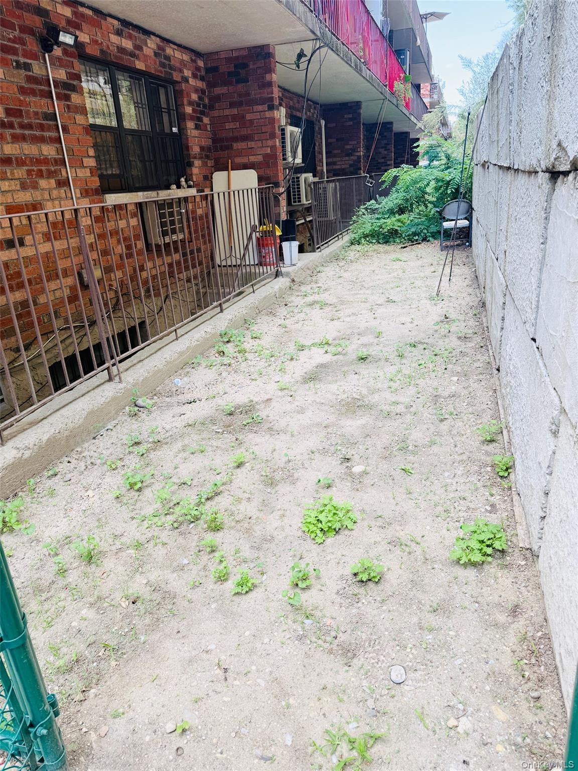 #12 photo, 68-09 242nd Street, Little Neck , NY 11362