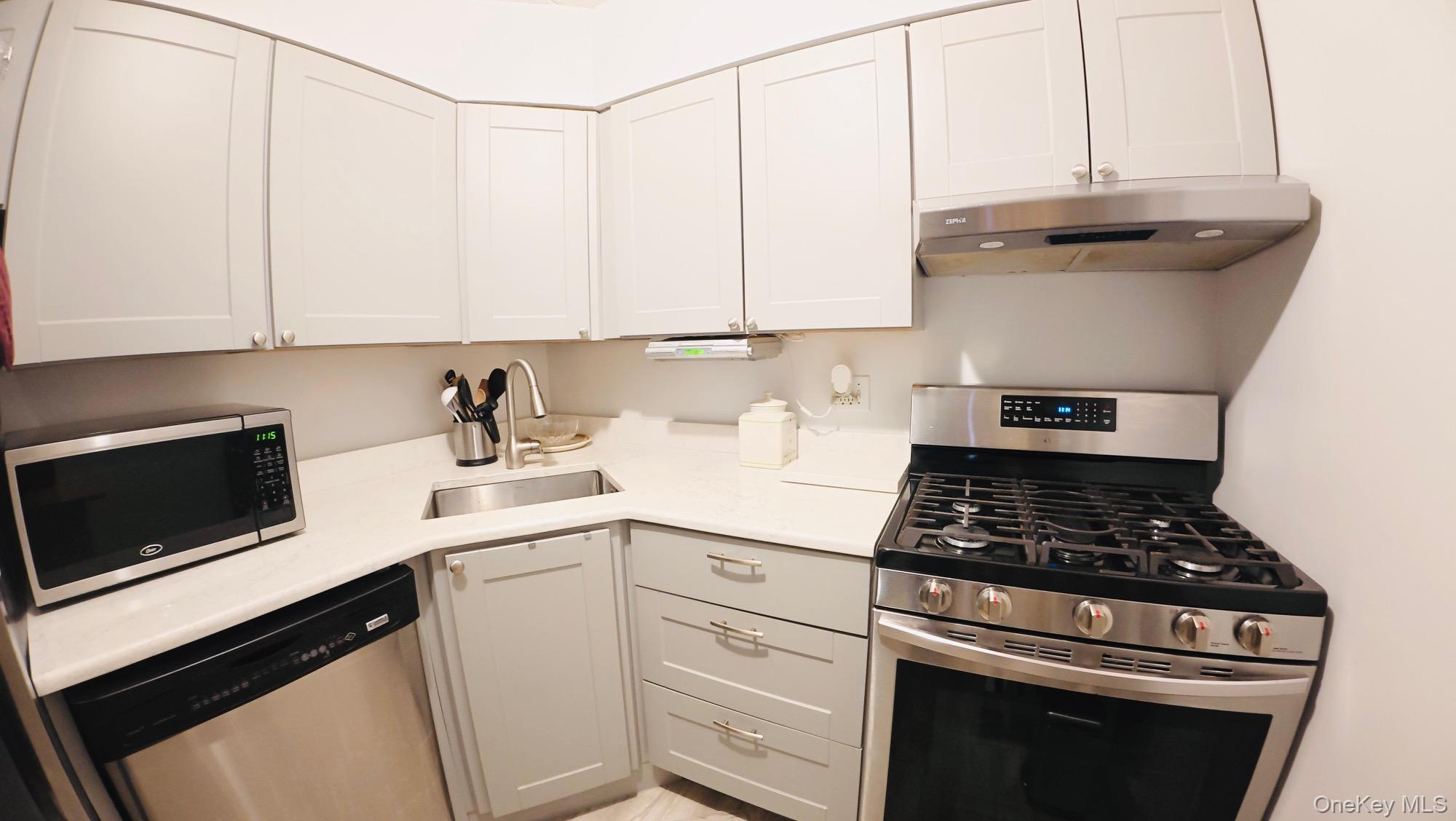 #8 photo, 68-09 242nd Street, Little Neck , NY 11362